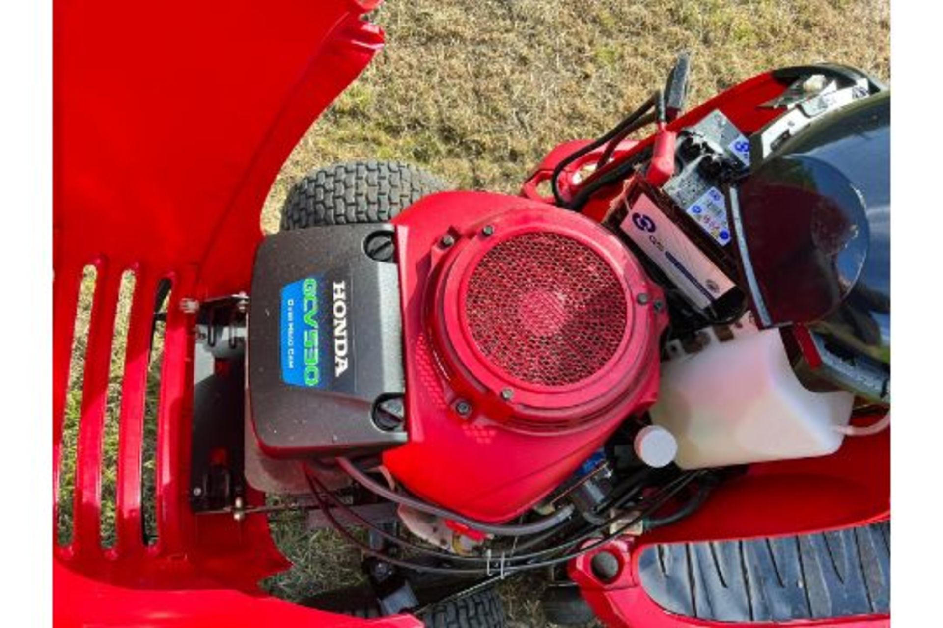 Honda 2417 Ride On Mower With Rear Collector, Runs Drives Cuts And Collects "PLUS VAT" - Image 13 of 22