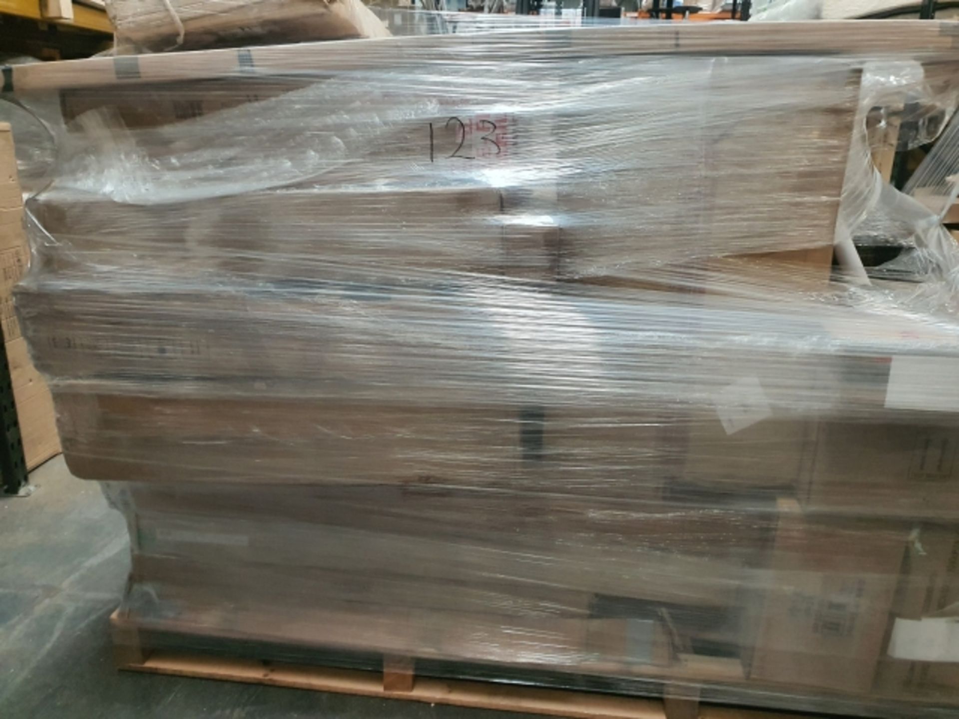 1 PALLET OF UNMAINFESTED MIX BULK FURNITURE CUSTOMER RETURNS, NO RESERVE *NO VAT*