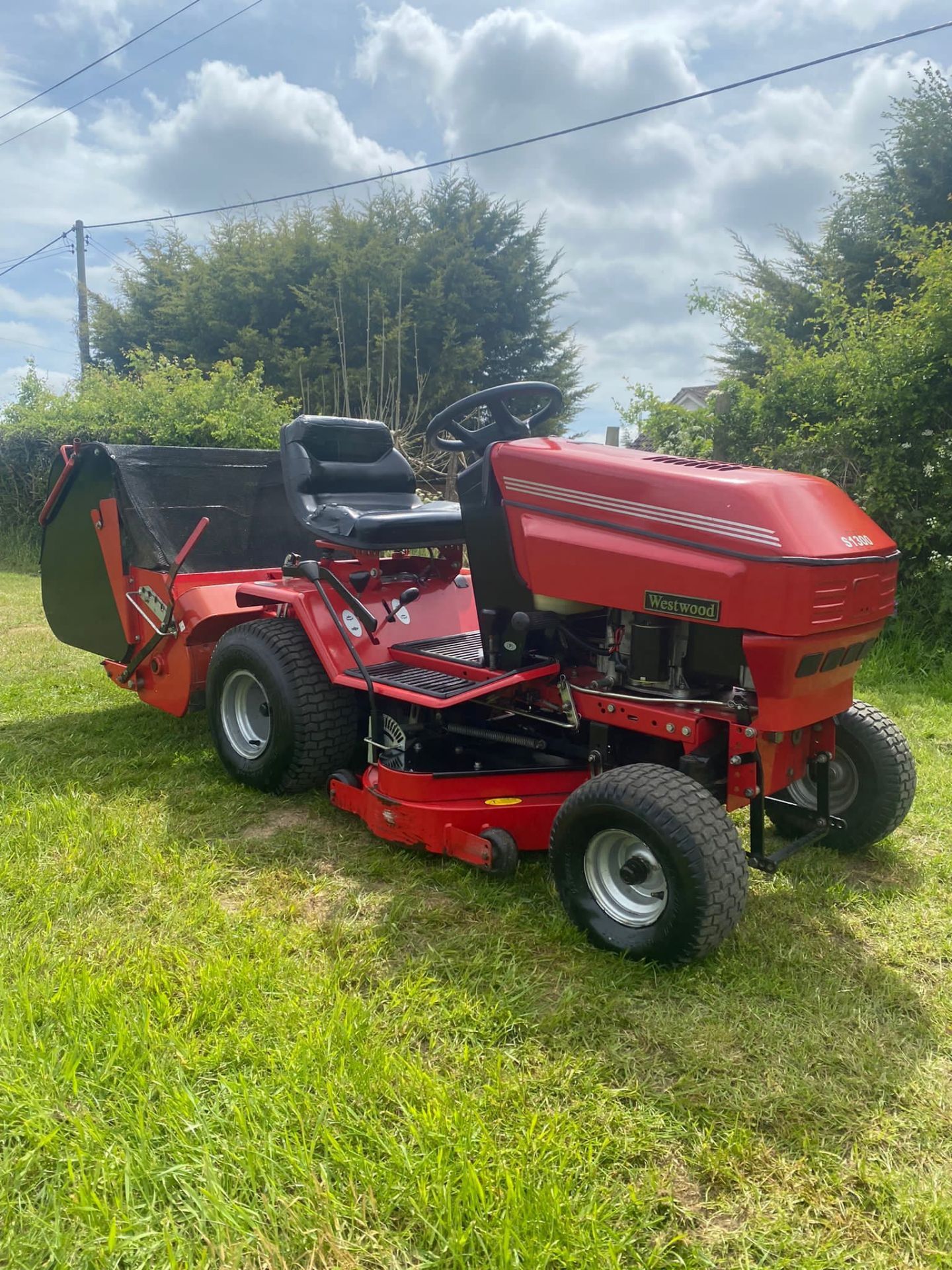 Westwood s1300 ride on lawn mower, Runs and works well, Cuts and collects well *PLUS VAT*