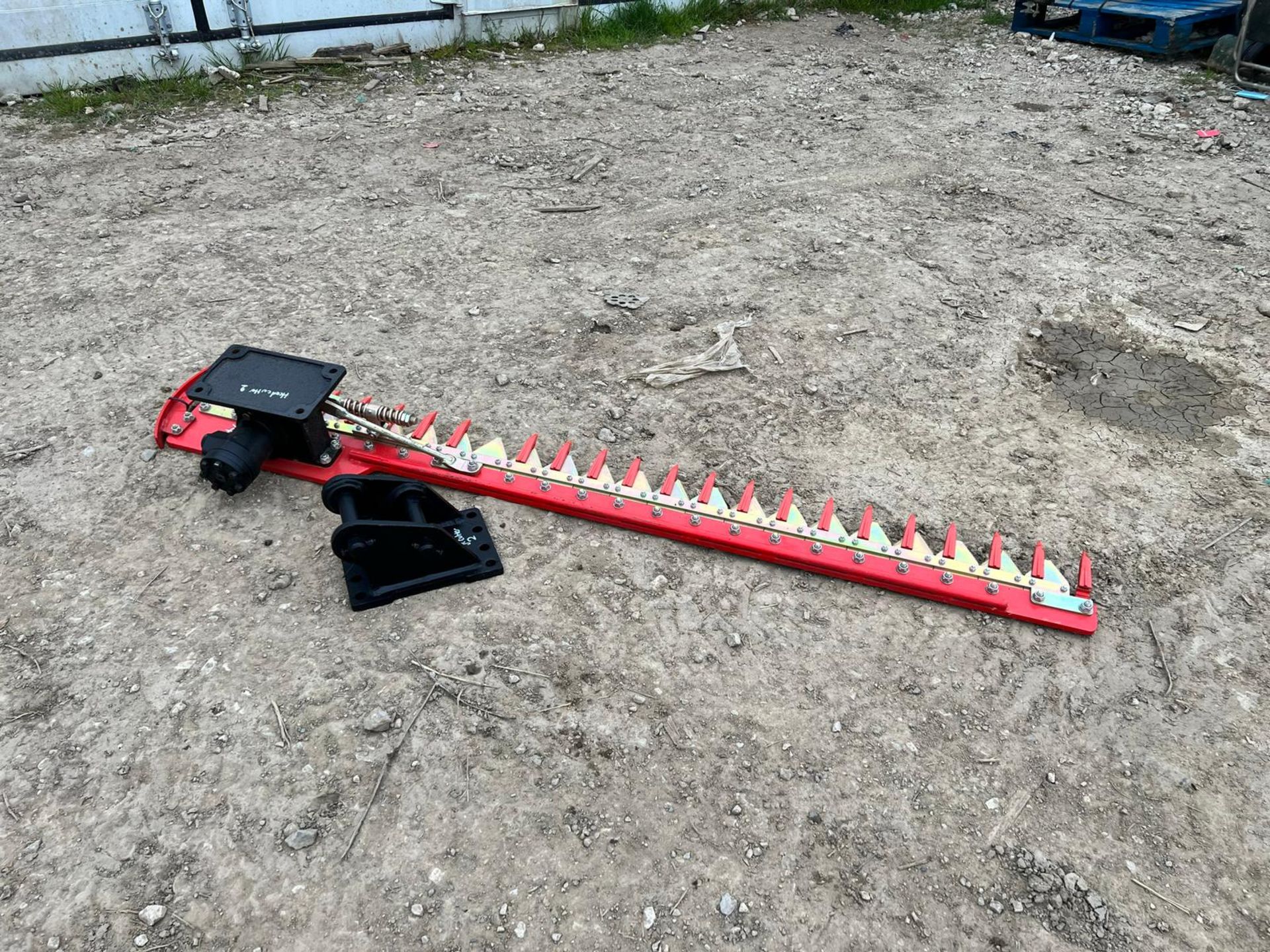 NEW AND UNUSED KUBOTA ORANGE 1.8 METRE HEDGE CUTTER/FINGER BAR *PLUS VAT* - Image 2 of 8