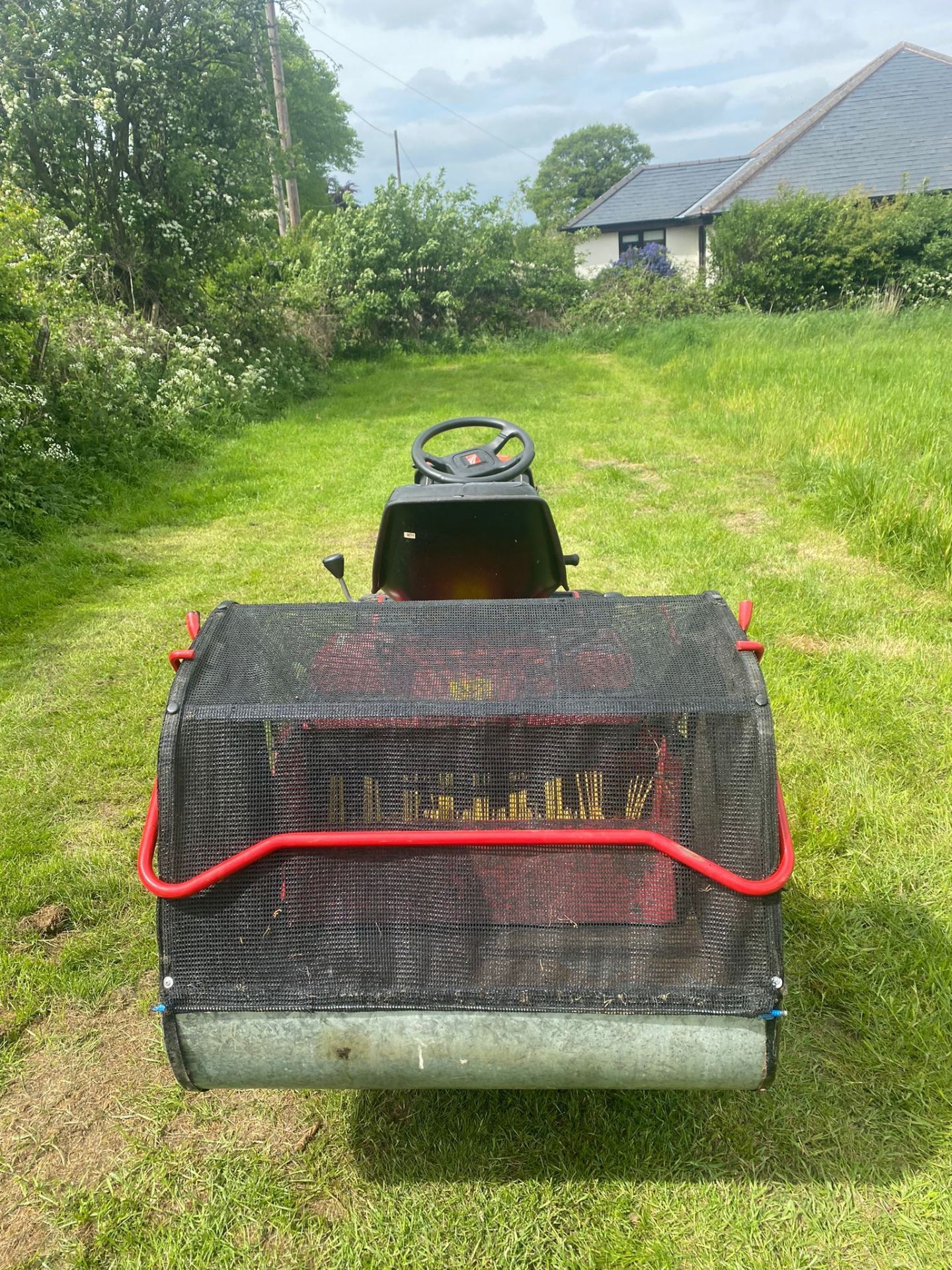 Westwood s1300 ride on lawn mower, Runs and works well, Cuts and collects well *PLUS VAT* - Image 8 of 8