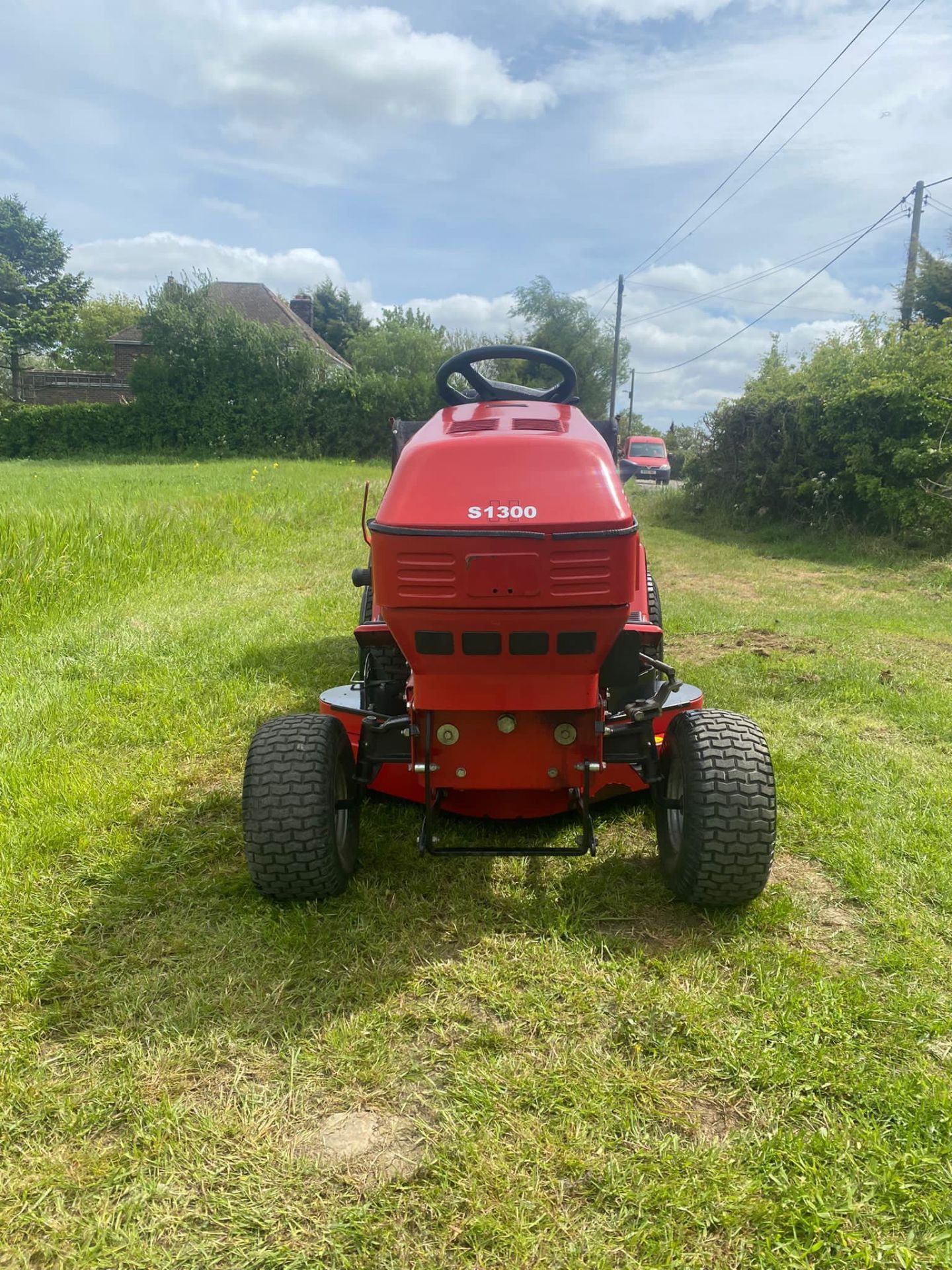 Westwood s1300 ride on lawn mower, Runs and works well, Cuts and collects well *PLUS VAT* - Image 3 of 8