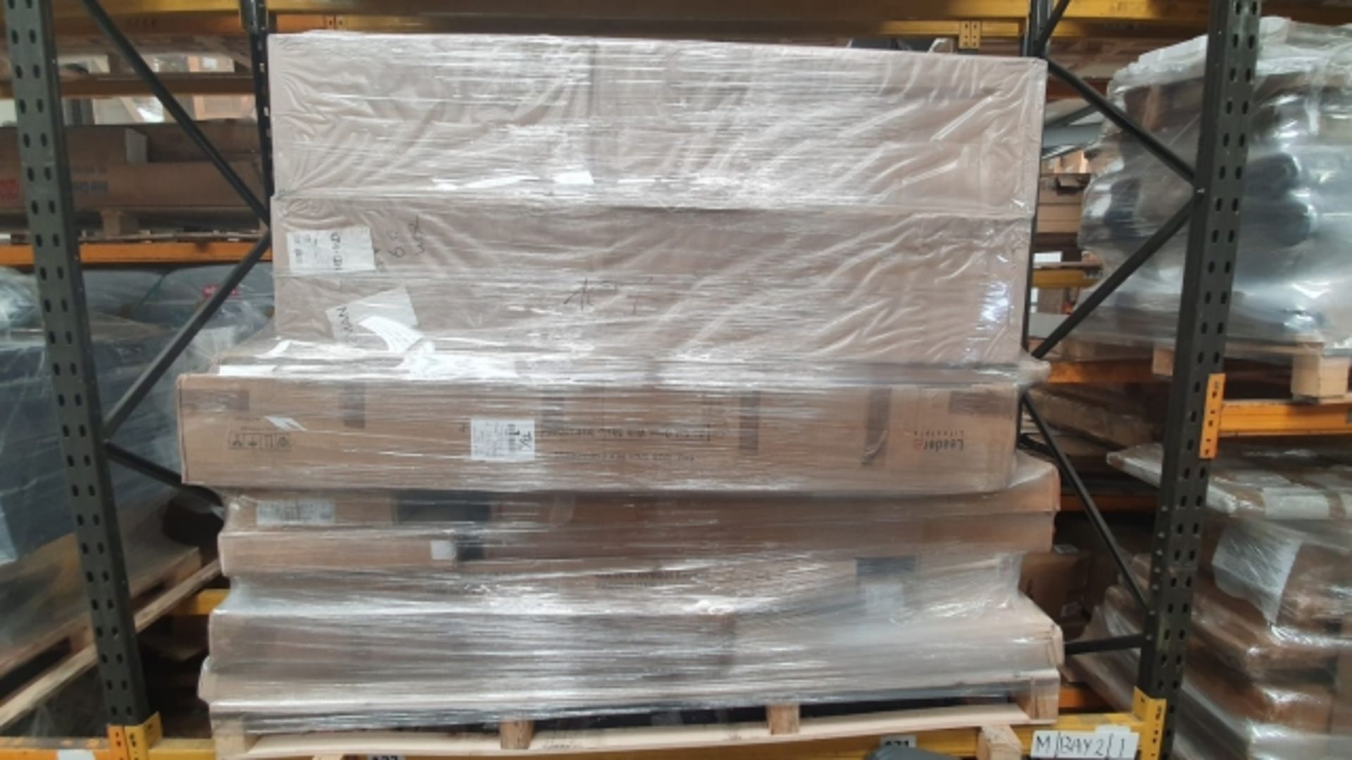 1 PALLET OF UNMAINFESTED MIX BULK FURNITURE CUSTOMER RETURNS, NO RESERVE *NO VAT*