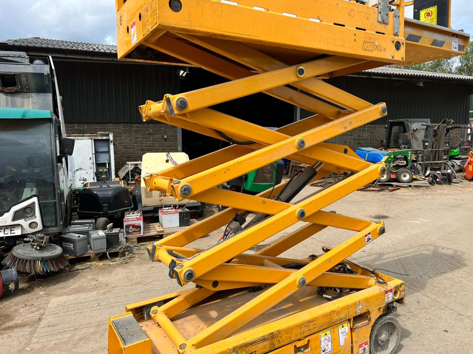 2011 HAULOTTE OPTIMUM 8 ELECTRIC SCISSOR LIFT *PLUS VAT* - Image 15 of 20