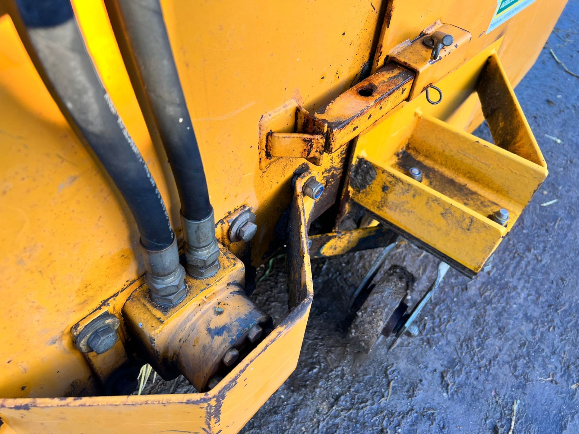 SUTON TELESWEEP SWEEPER BUCKET, SUITABLE FOR JCB QUICK HITCH *PLUS VAT* - Image 11 of 16