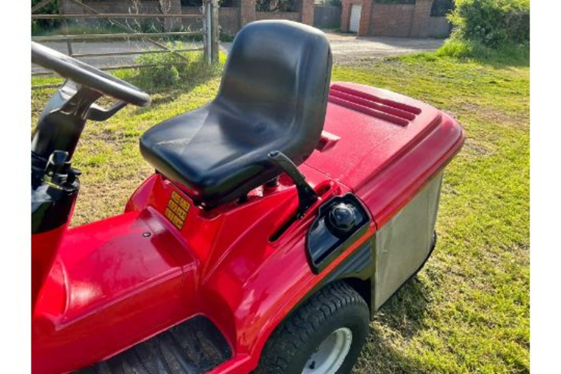 Honda 2417 Ride On Mower With Rear Collector, Runs Drives Cuts And Collects "PLUS VAT" - Image 19 of 22