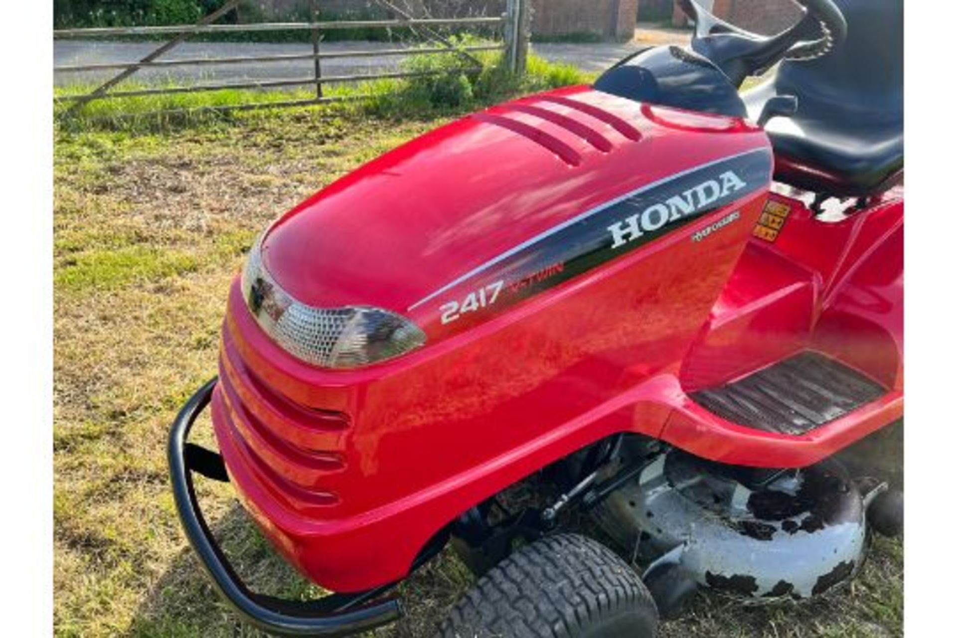 Honda 2417 Ride On Mower With Rear Collector, Runs Drives Cuts And Collects "PLUS VAT" - Image 7 of 22