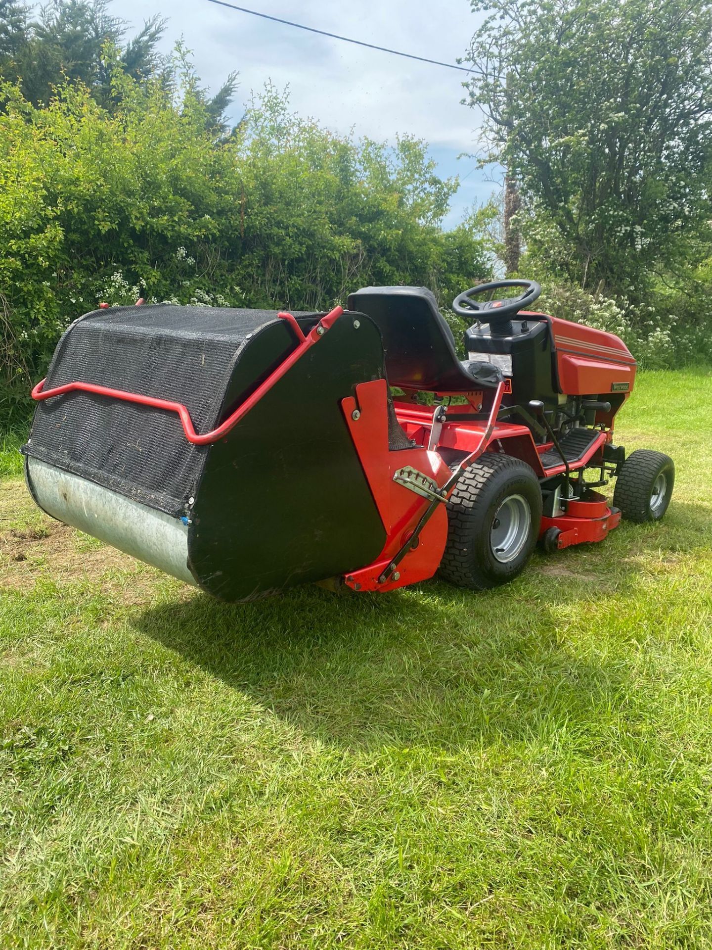 Westwood s1300 ride on lawn mower, Runs and works well, Cuts and collects well *PLUS VAT* - Image 2 of 8