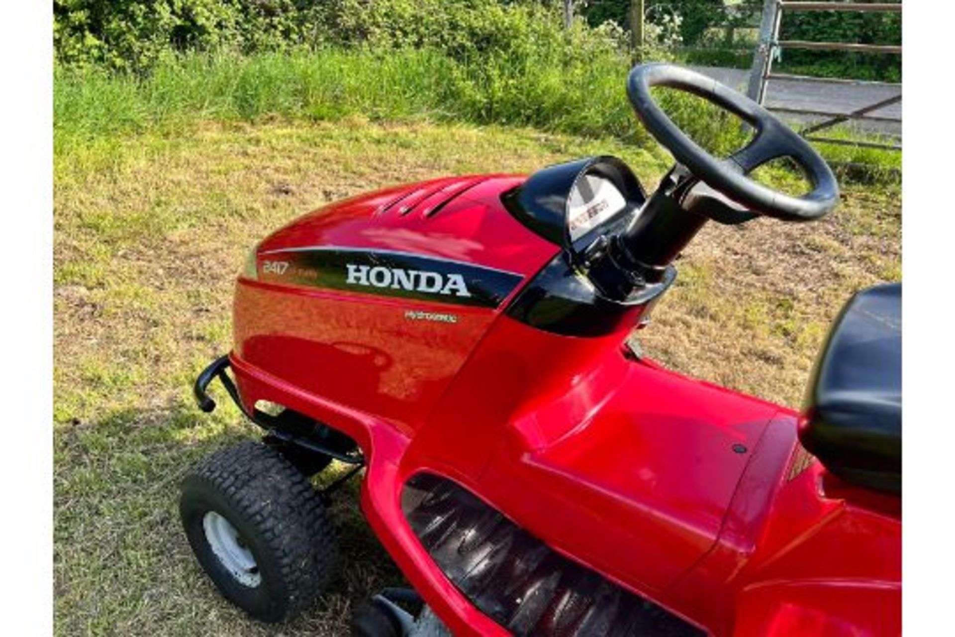 Honda 2417 Ride On Mower With Rear Collector, Runs Drives Cuts And Collects "PLUS VAT" - Image 14 of 22