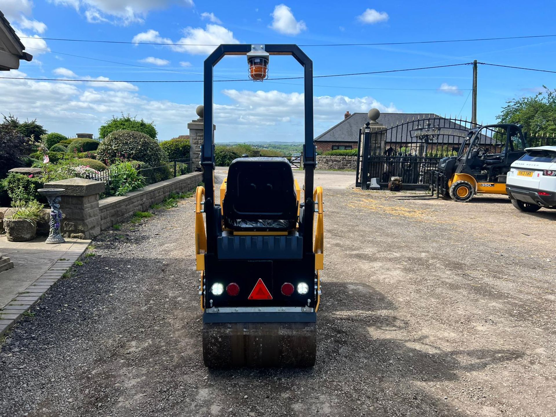 NEW AND UNUSED STORIKE ST1000 DIESEL DOUBLE DRUM ROLLER *PLUS VAT* - Image 5 of 17