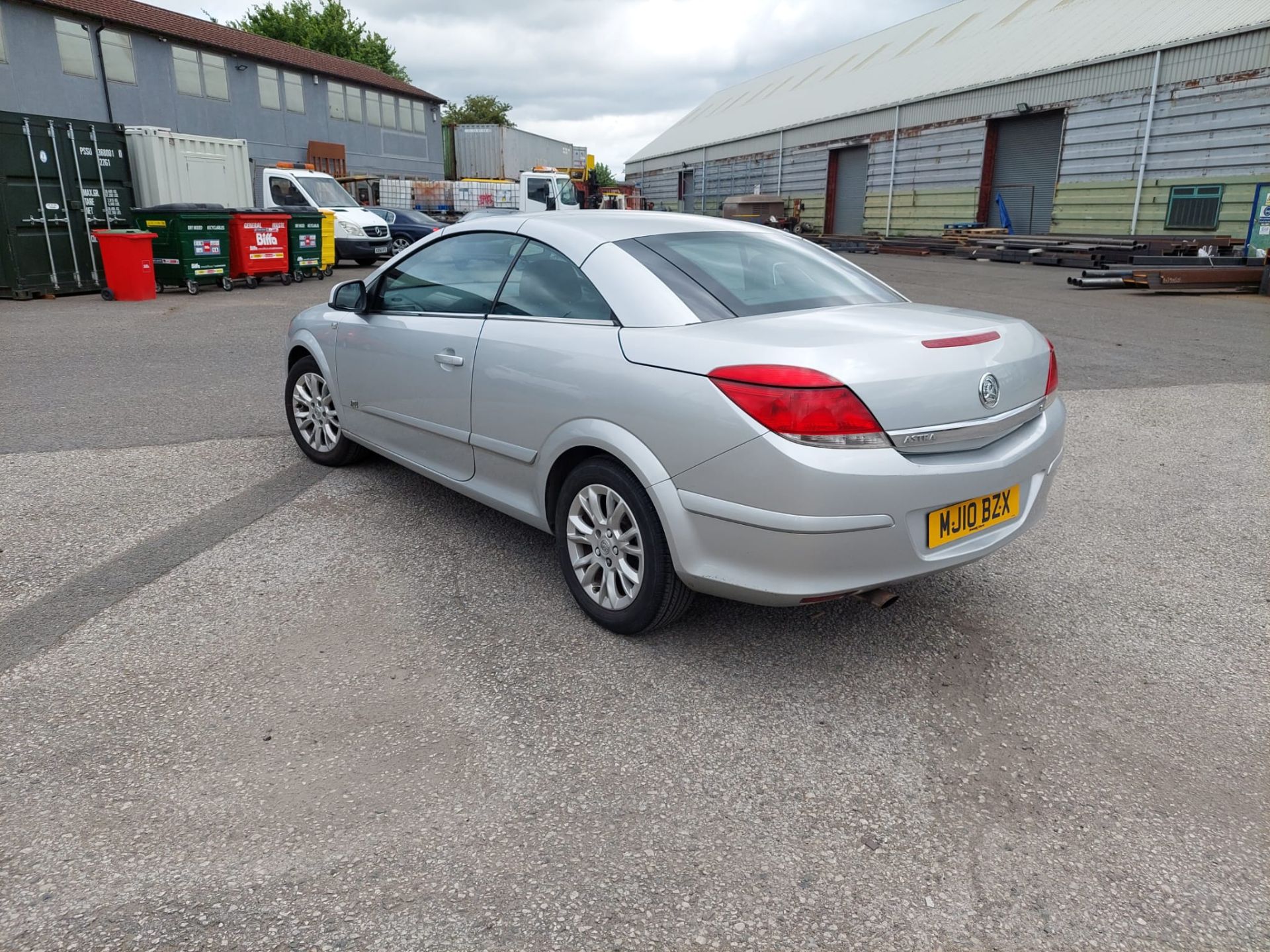 2010 VAUXHALL ASTRA TWIN PORT SPORT SILVER CONVERTIBLE *NO VAT* - Image 7 of 26