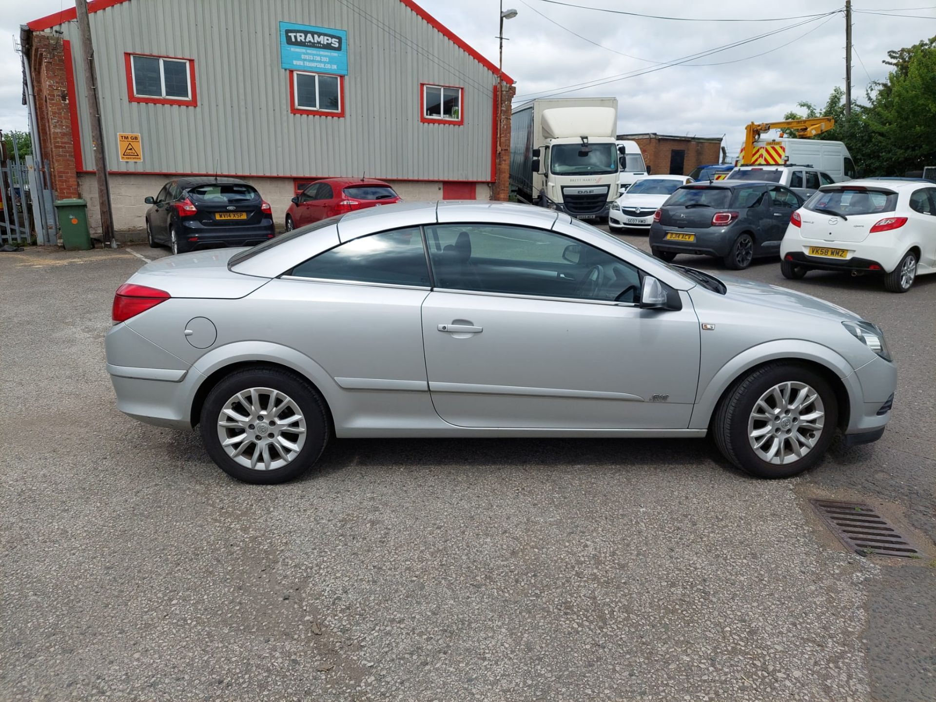 2010 VAUXHALL ASTRA TWIN PORT SPORT SILVER CONVERTIBLE *NO VAT* - Image 10 of 26