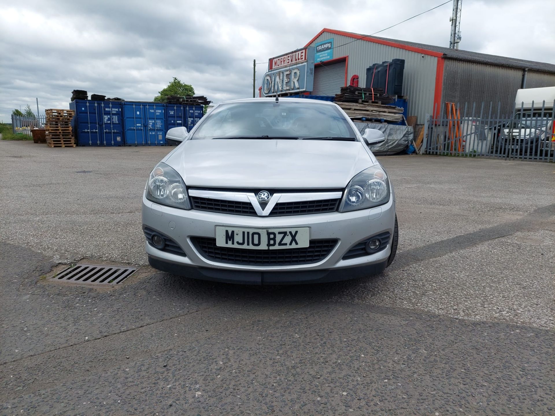 2010 VAUXHALL ASTRA TWIN PORT SPORT SILVER CONVERTIBLE *NO VAT* - Image 4 of 26