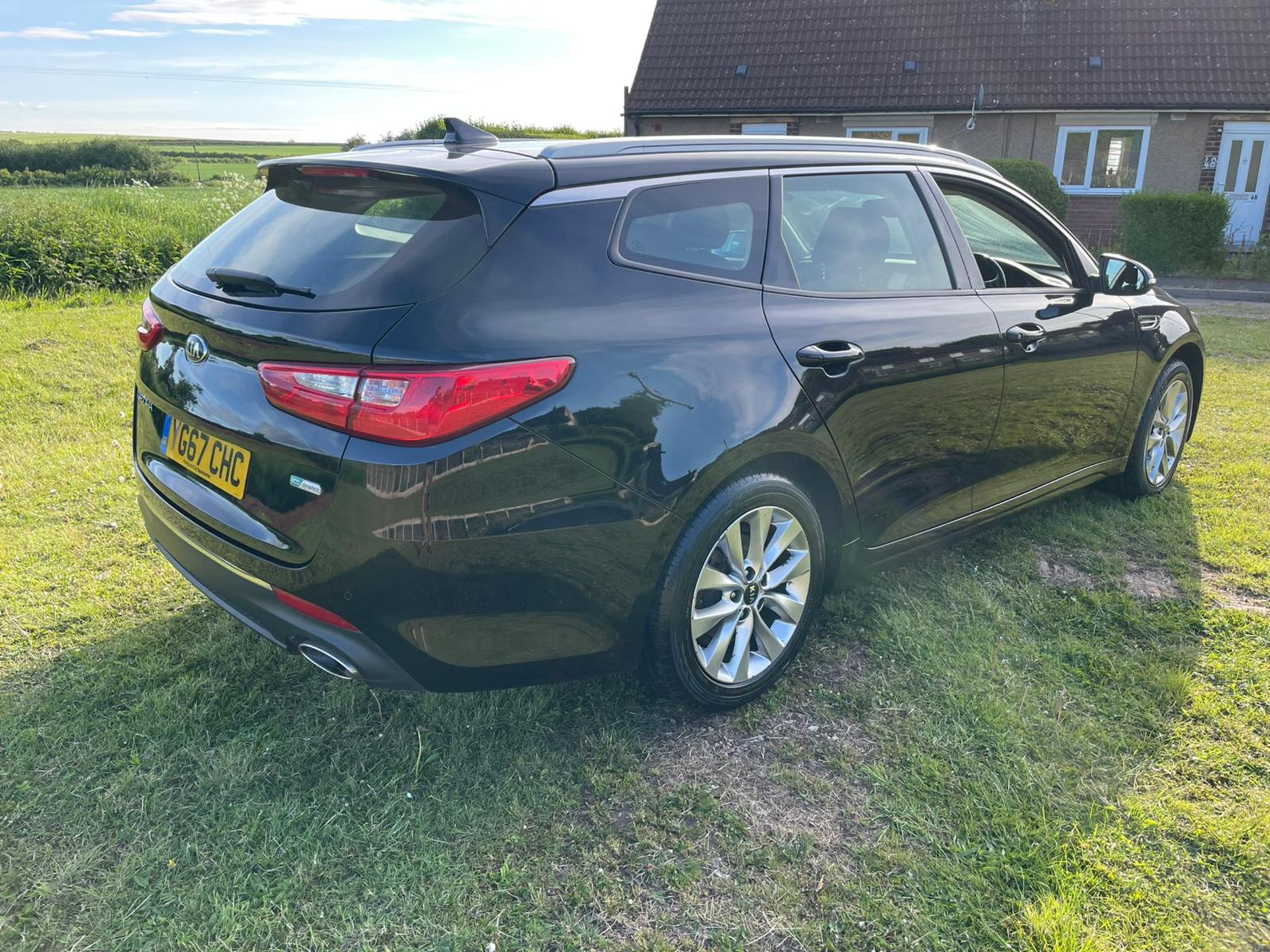 2017 KIA OPTIMA 2 CRDI ISG BLACK, 86,703 miles, 2 keys, Comes with loads of gadgets *NO VAT* - Image 5 of 24