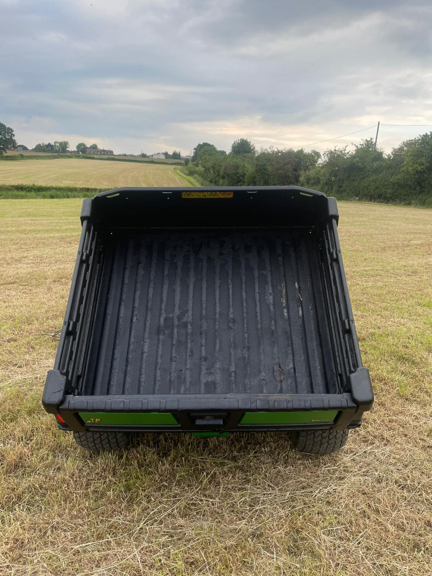 JOHN DEERE TE ELECTRIC GATOR 4X2 *NO VAT* - Image 11 of 12