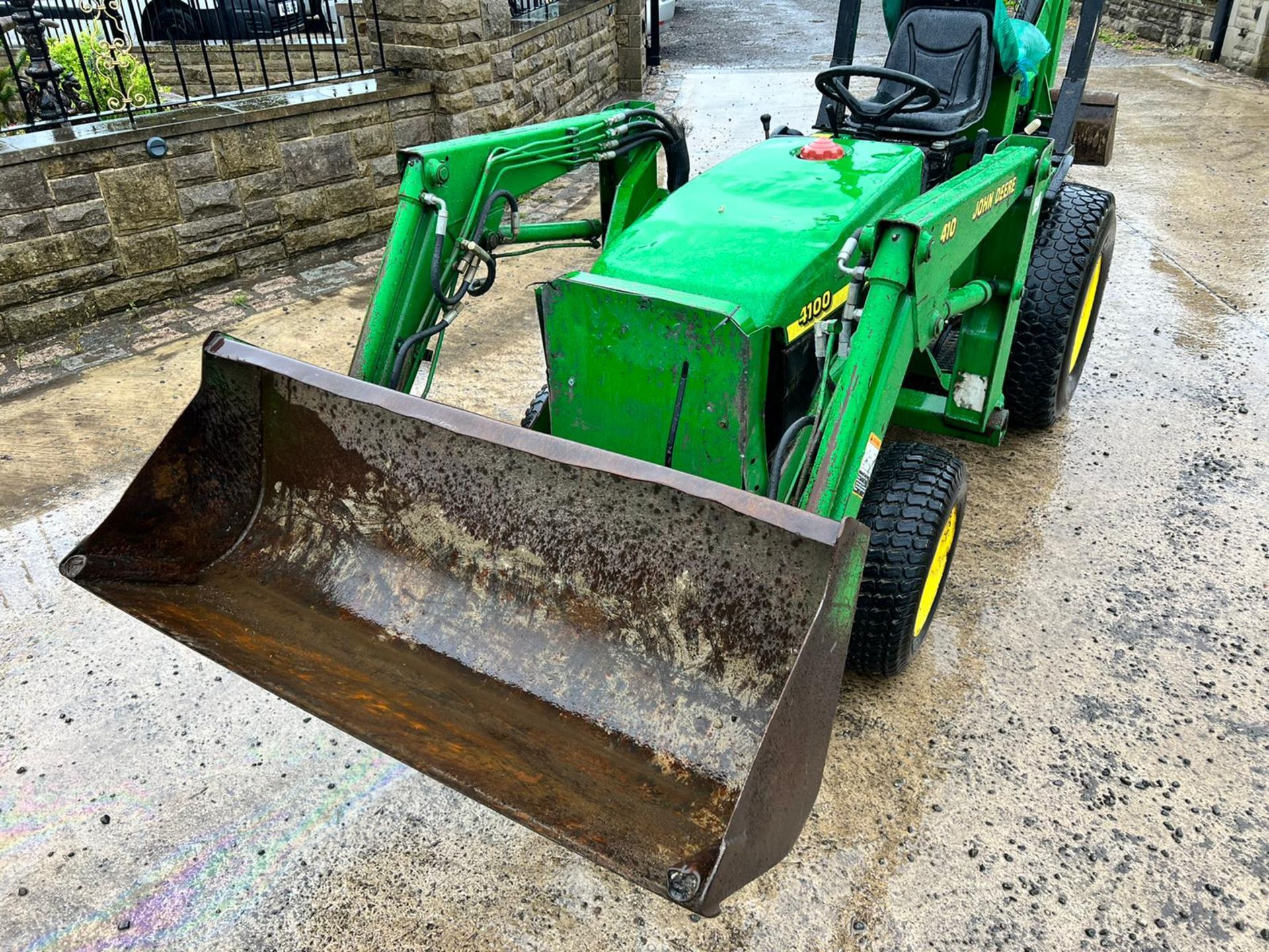 John Deere 4100 4WD Compact Tractor With Front Loader And Backhoe Runs Drives And Digs *PLUS VAT* - Image 11 of 16