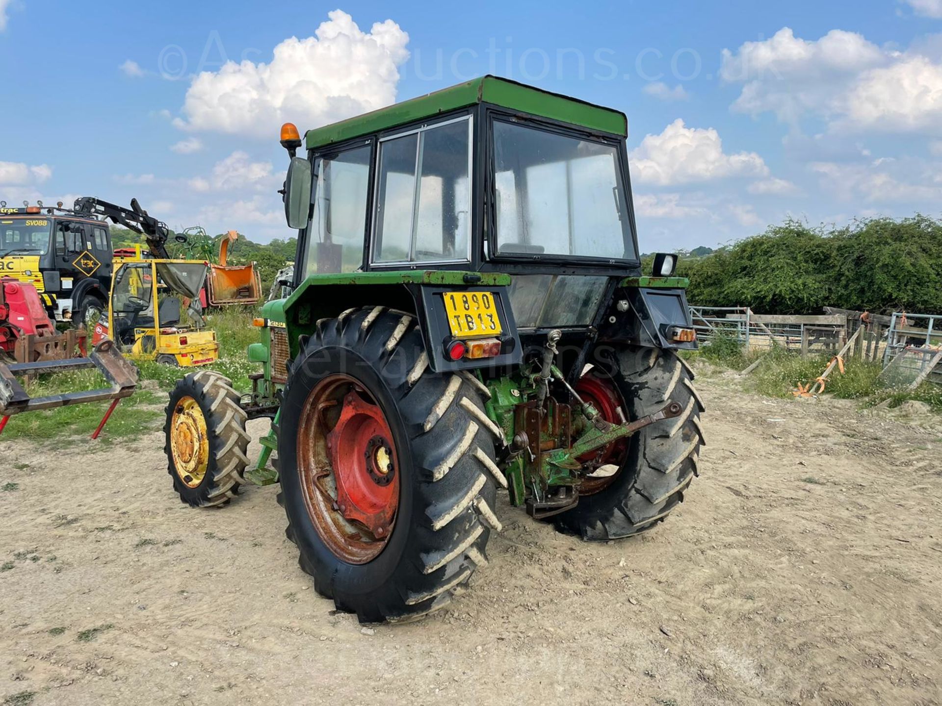 JOHN DEERE 2130 TRACTOR, RUNS AND DRIVES, ALL GEARS WORKS, 3 POINT LINKAGE, 79hp *PLUS VAT* - Image 4 of 11