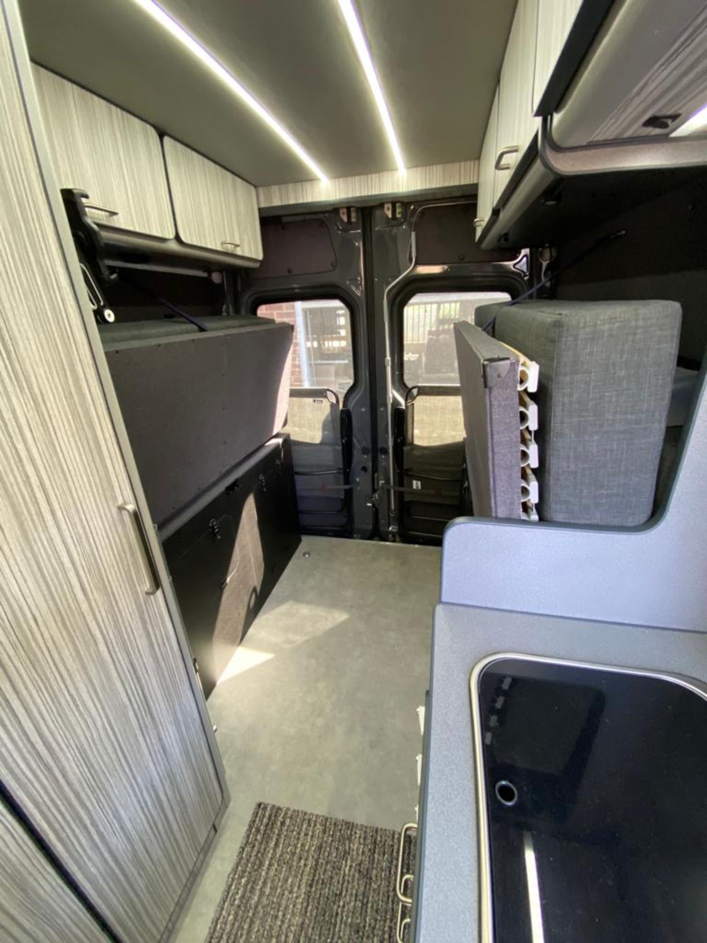 2015 MERCEDES-BENZ SPRINTER 313 CDI 2 BERTH CONVERTED OFF GRID CAMPERVAN *NO VAT* - Image 14 of 40