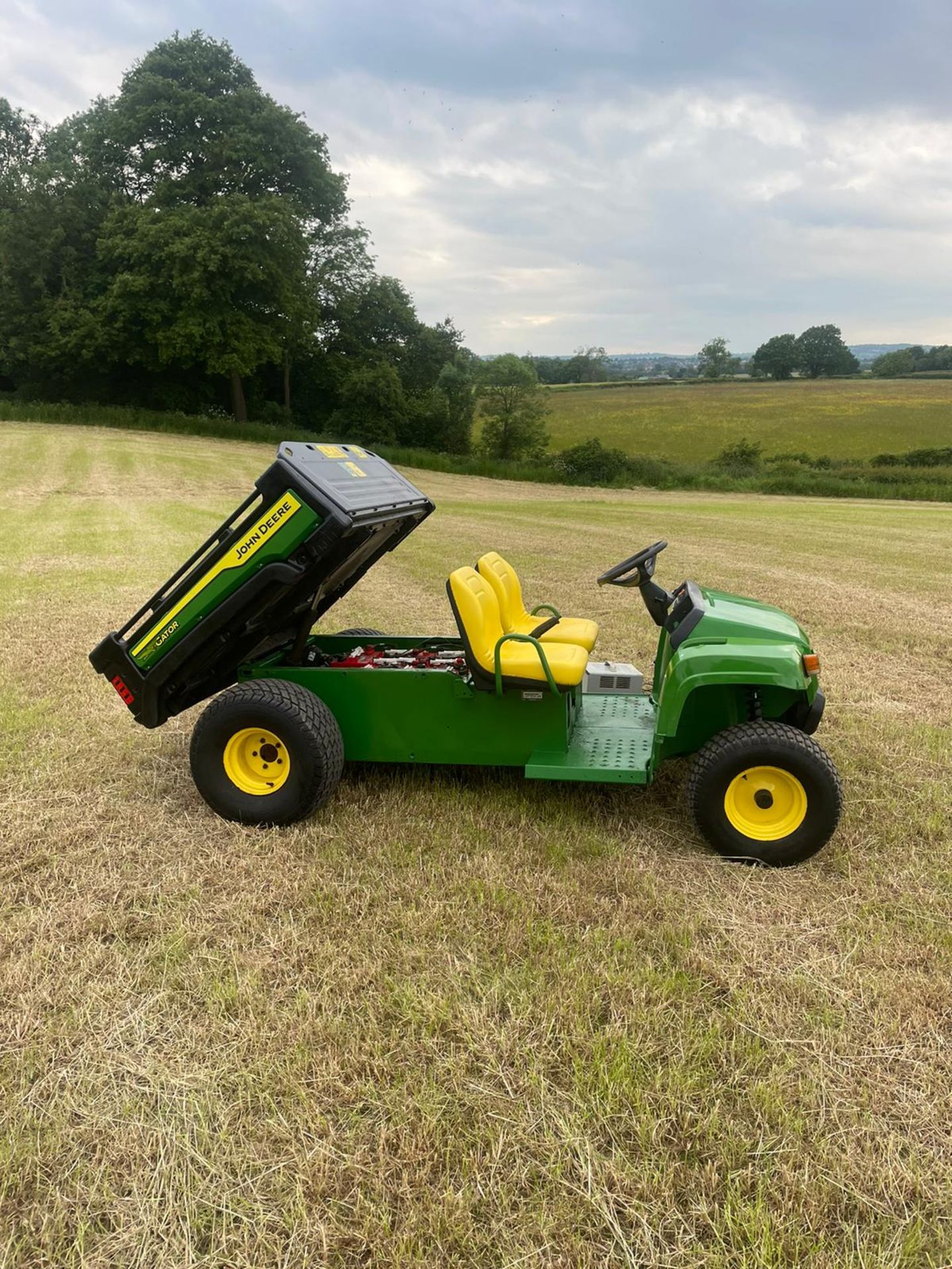 JOHN DEERE TE ELECTRIC GATOR 4X2 *NO VAT* - Image 4 of 12