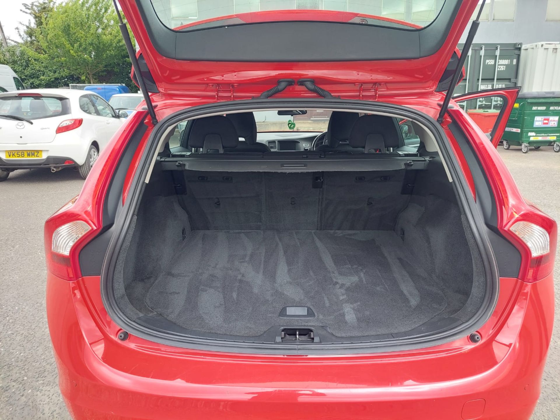 VOLVO V60 BUSINESS EDITION D4 RED ESTATE, 2 KEYS *NO VAT* - Image 9 of 21