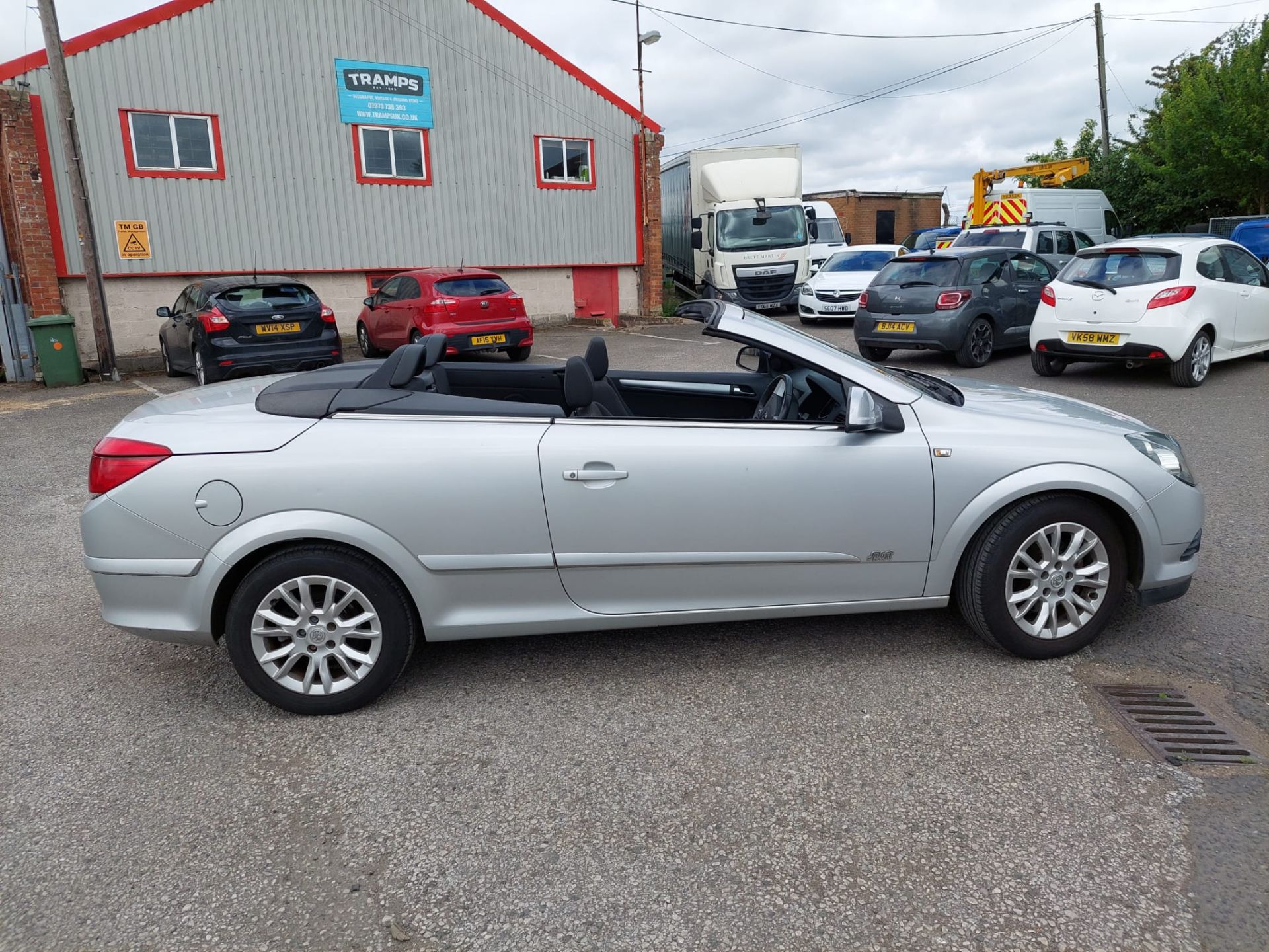 2010 VAUXHALL ASTRA TWIN PORT SPORT SILVER CONVERTIBLE *NO VAT* - Image 17 of 26