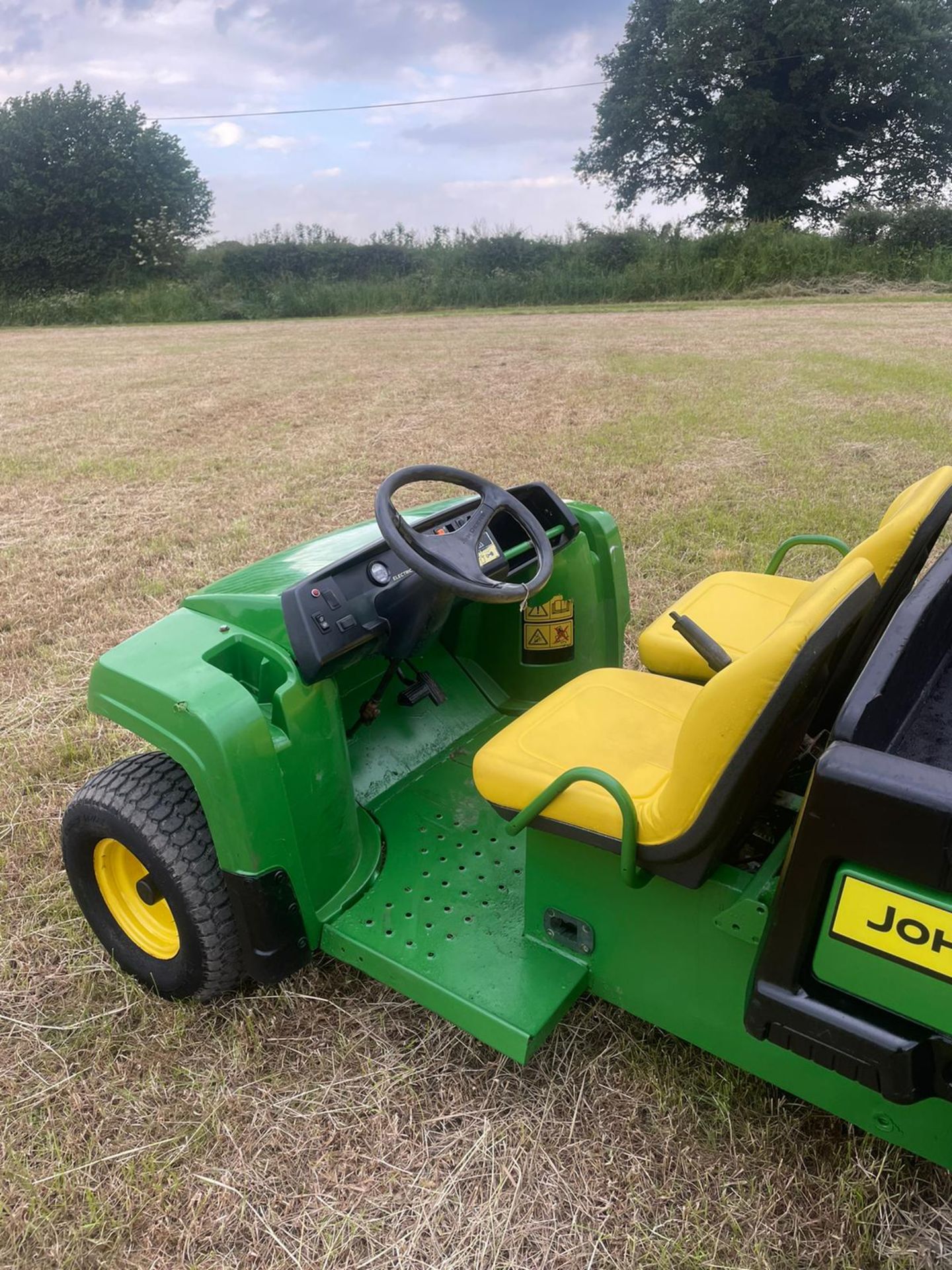 JOHN DEERE TE ELECTRIC GATOR 4X2 *NO VAT* - Image 9 of 12