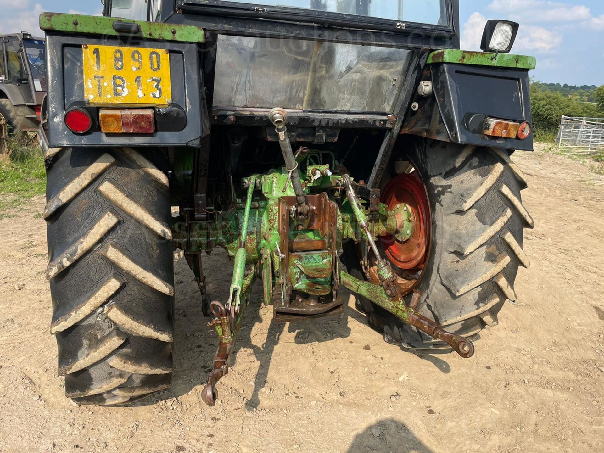 JOHN DEERE 2130 TRACTOR, RUNS AND DRIVES, ALL GEARS WORKS, 3 POINT LINKAGE, 79hp *PLUS VAT* - Image 8 of 11
