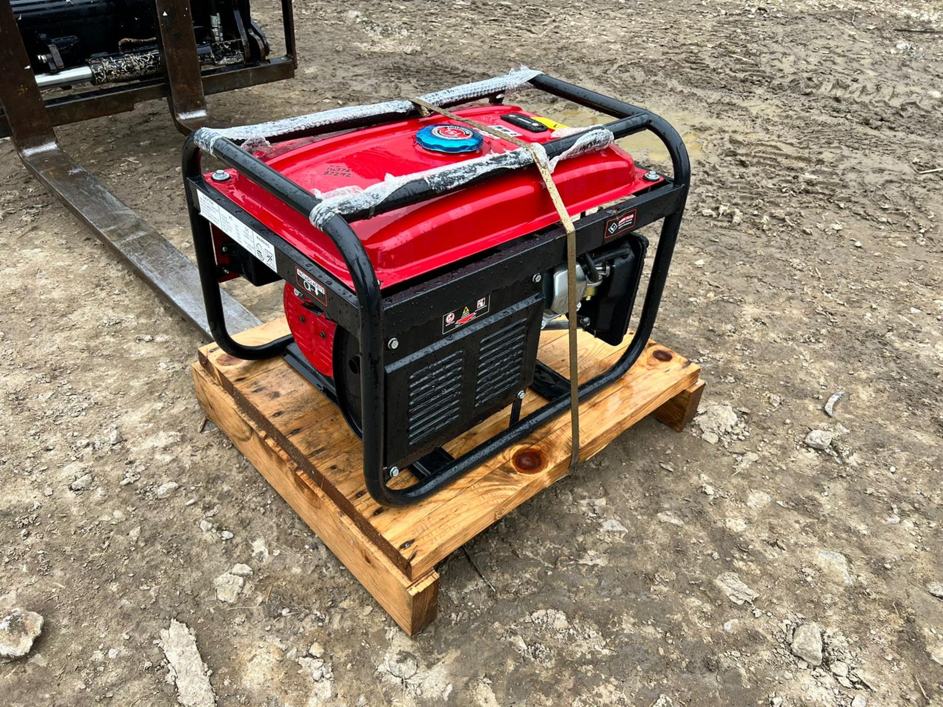 New And Unused PK8500 Petrol Generator, 220 And 380 Volts, 6.5hp Petrol Engine *PLUS VAT* - Image 2 of 7