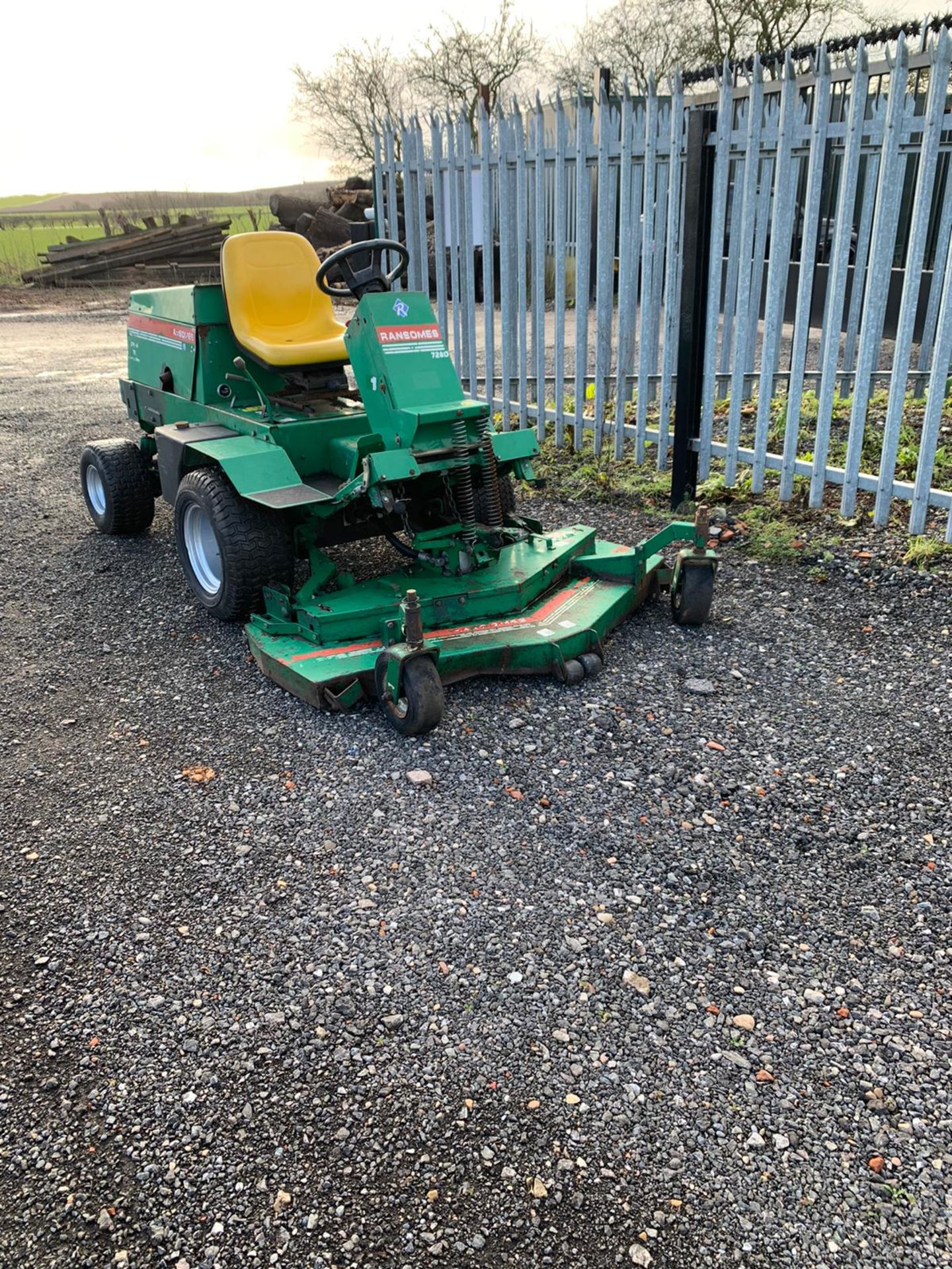 RANSOMES FRONTLINE 728D 4 WHEEL DRIVE DIESEL ROTARY MOWER OUTFRONT DECK 4WD *PLUS VAT* - Image 4 of 10