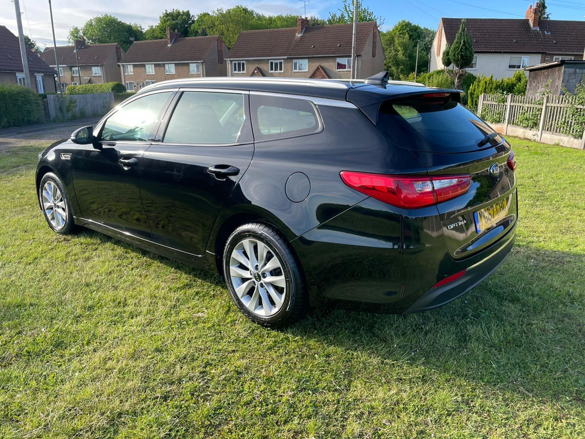 2017 KIA OPTIMA 2 CRDI ISG BLACK, 86,703 miles, 2 keys, Comes with loads of gadgets *NO VAT* - Image 4 of 24