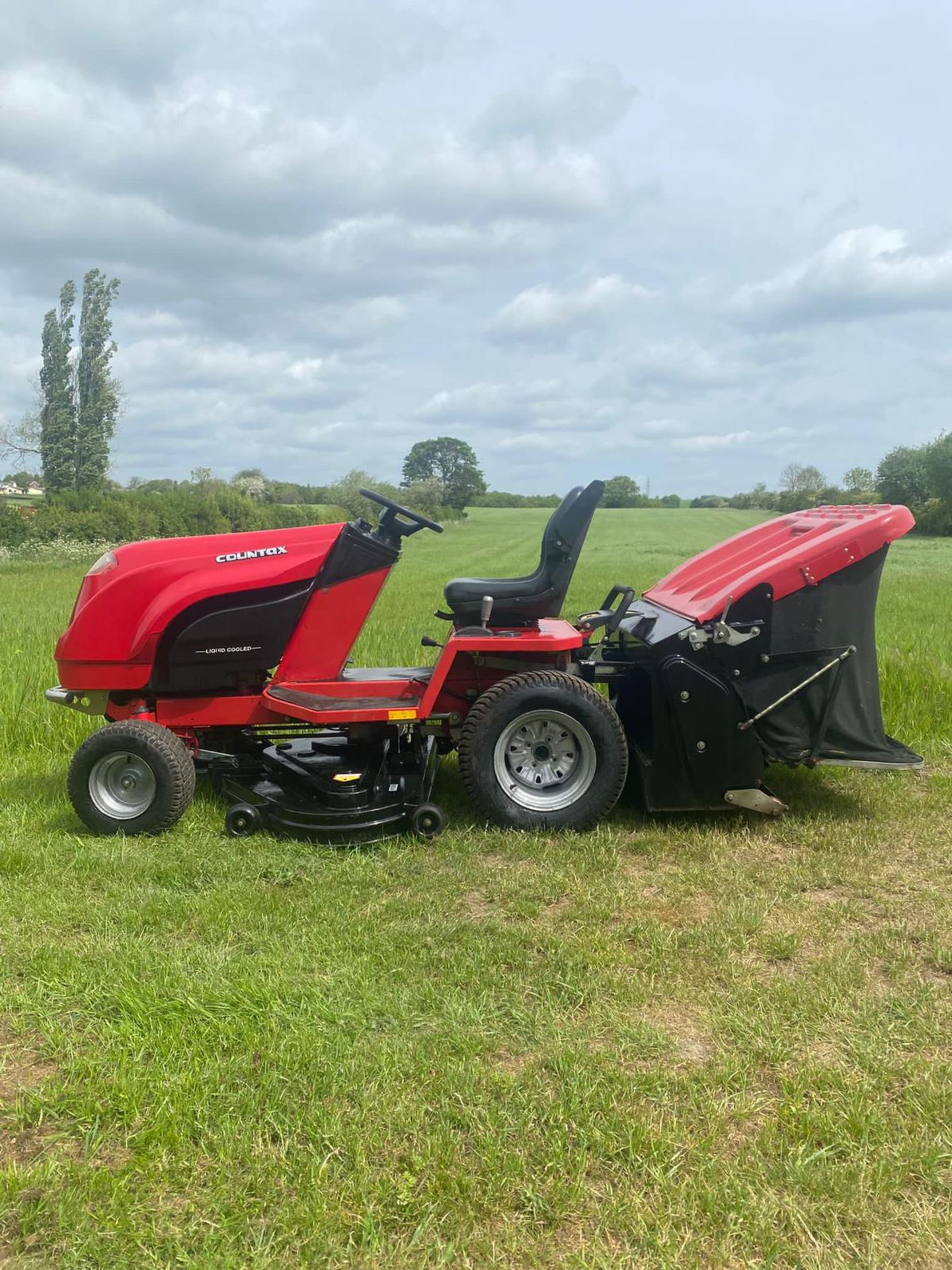 COUNTAX K18-50 RIDE ON LAWN MOWER, RUNS WORKS AND CUTS, ELECTRIC TIP *PLUS VAT* - Image 4 of 7