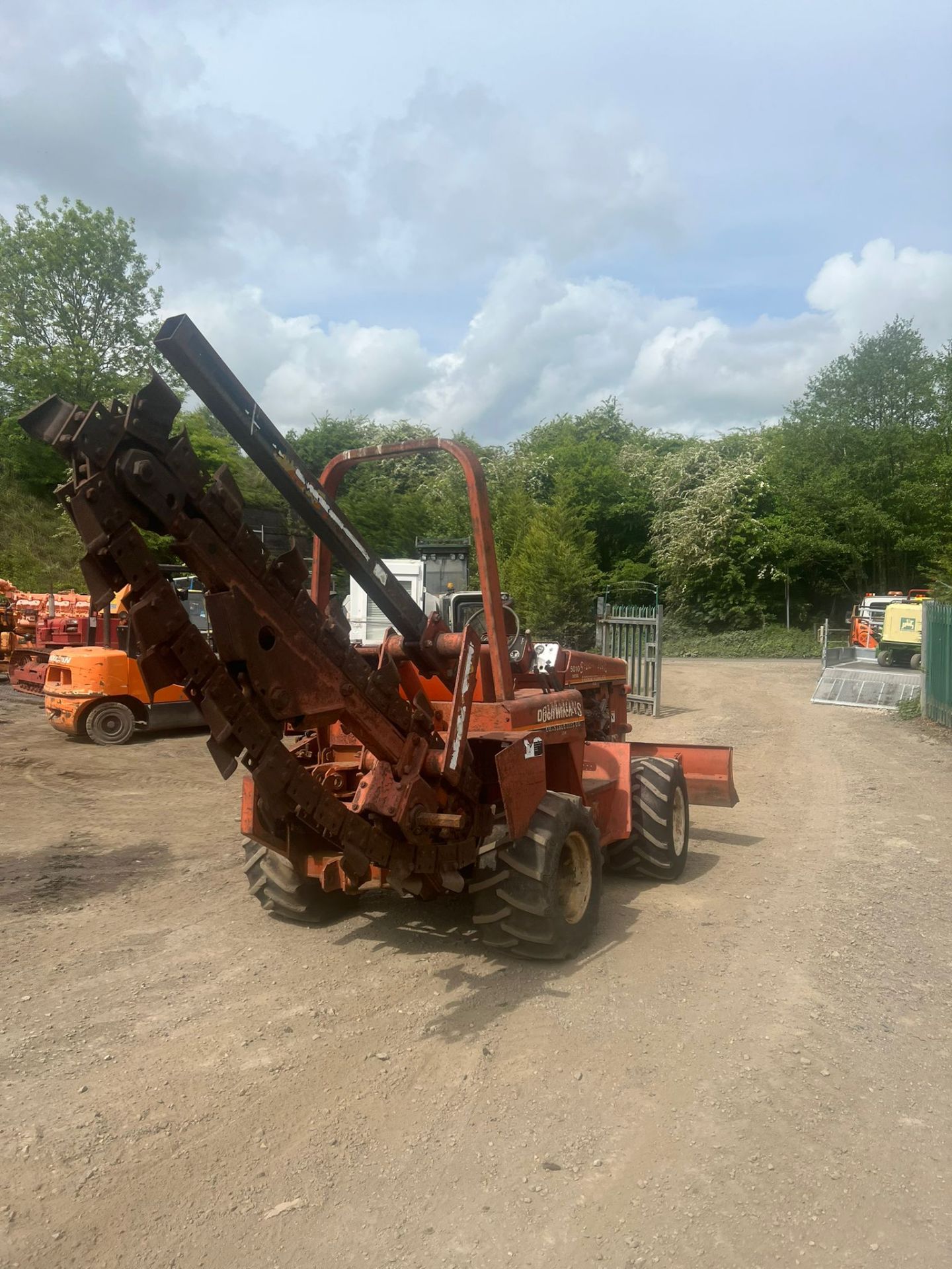 DITCHWITCH 5010 DIESEL TRENCHER, 4 WHEEL STEER, RUNS AND DRIVES "PLUS VAT" - Image 3 of 7