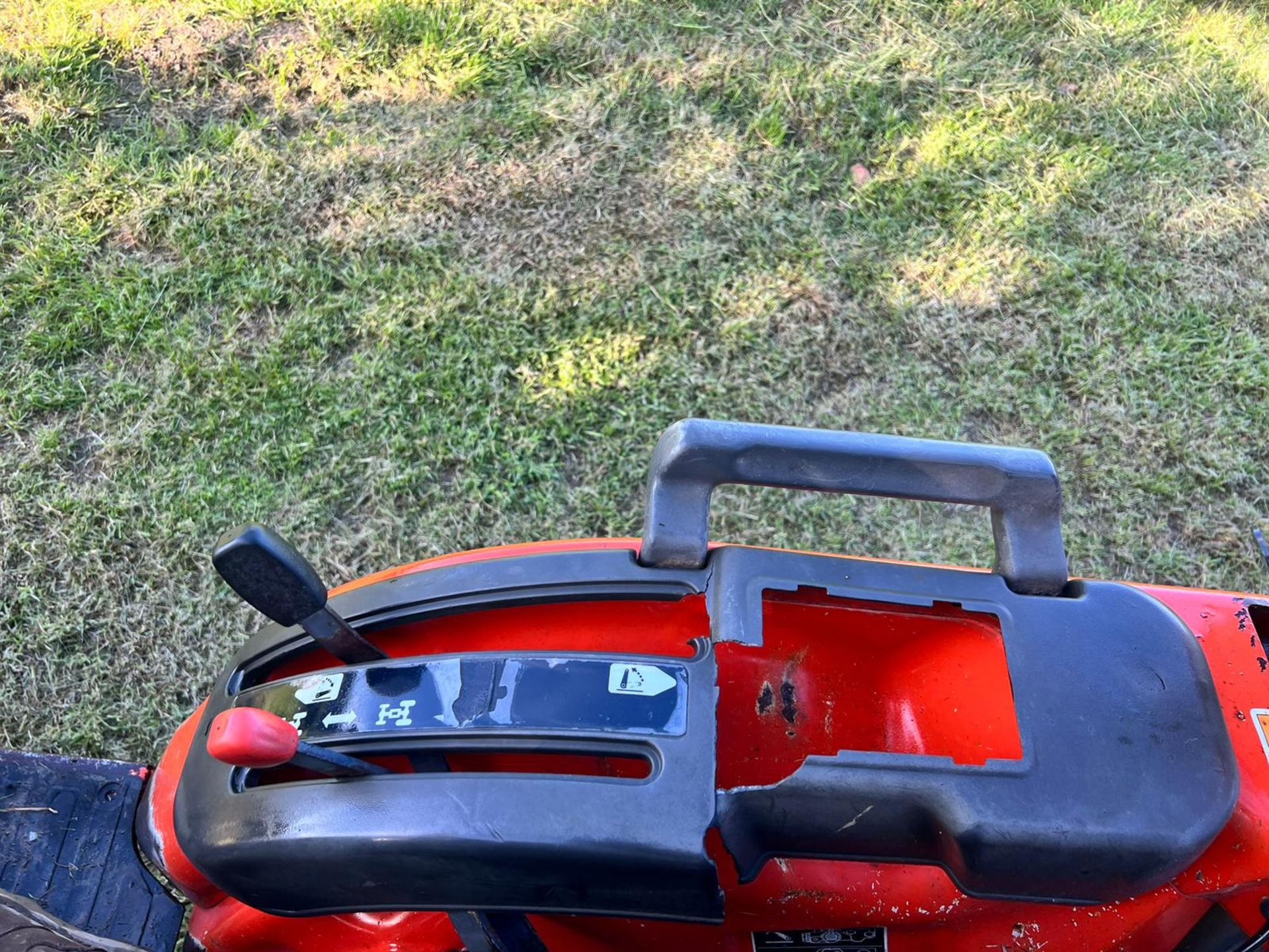 Kubota B1610 4WD Compact Tractor With New And Unused Winton 1.25 Metre Flail Mower *PLUS VAT* - Image 8 of 17