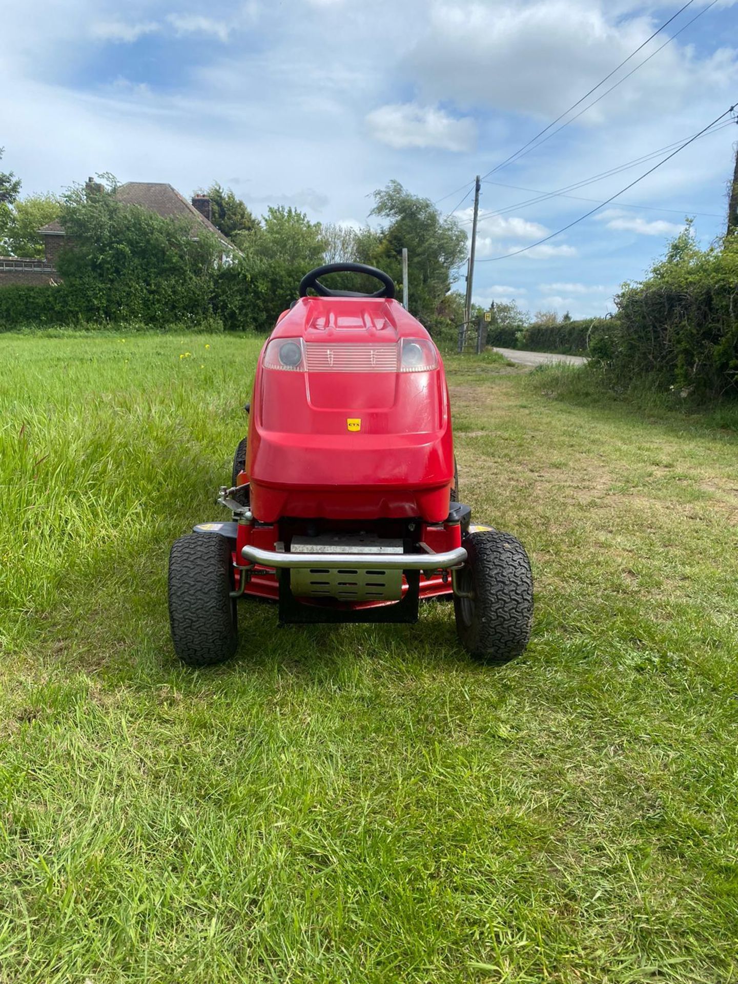 COUNTAX C600H ride on lawn mower, 42 inch cutting deck *PLUS VAT* - Image 7 of 8