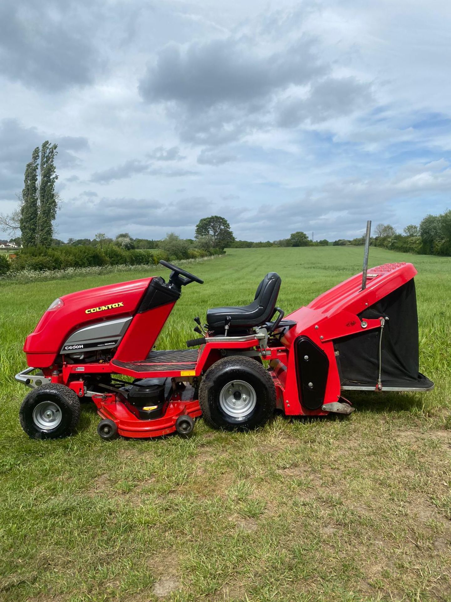 COUNTAX C600H ride on lawn mower, 42 inch cutting deck *PLUS VAT* - Image 6 of 8
