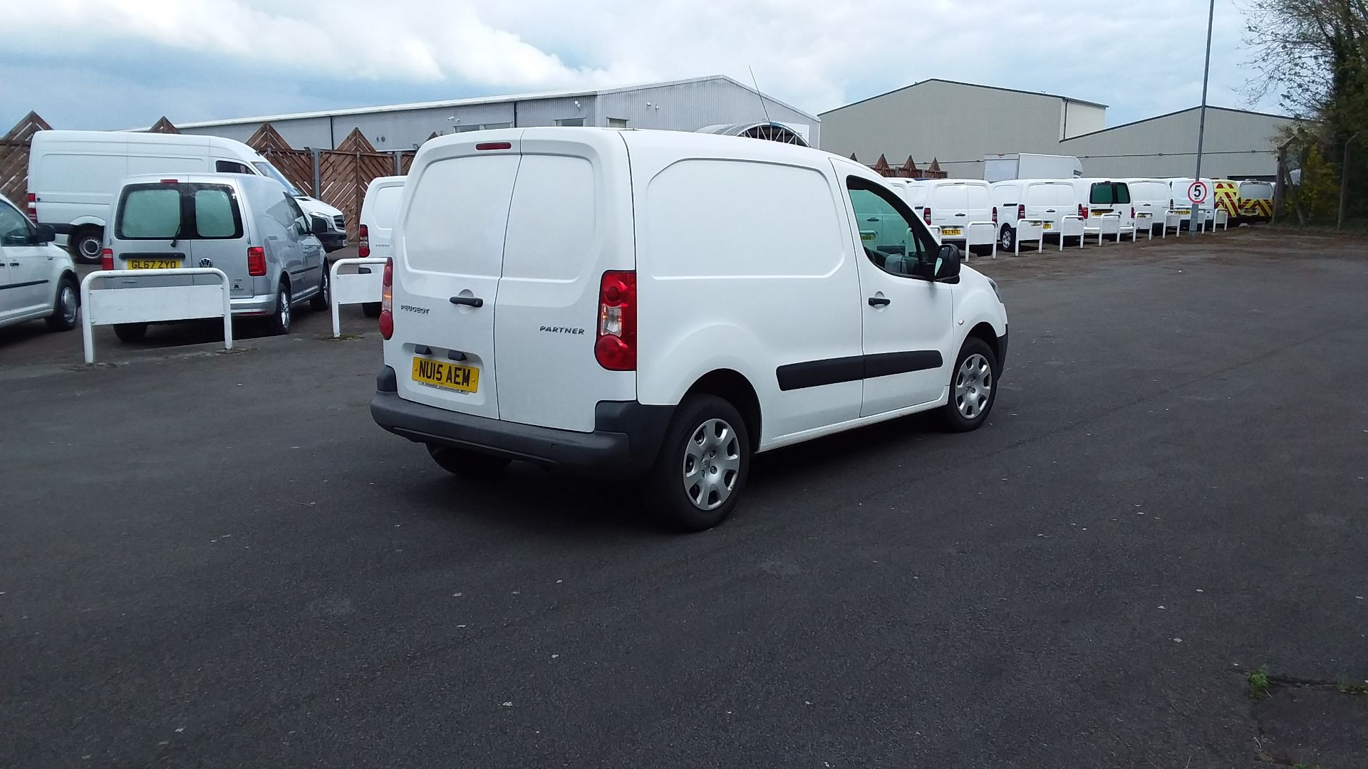 2015 PEUGEOT PARTNER L1 DIESEL 850 S 1.6 HDI 92 WHITE 5 DOOR PANEL VAN *PLUS VAT* - Image 8 of 15