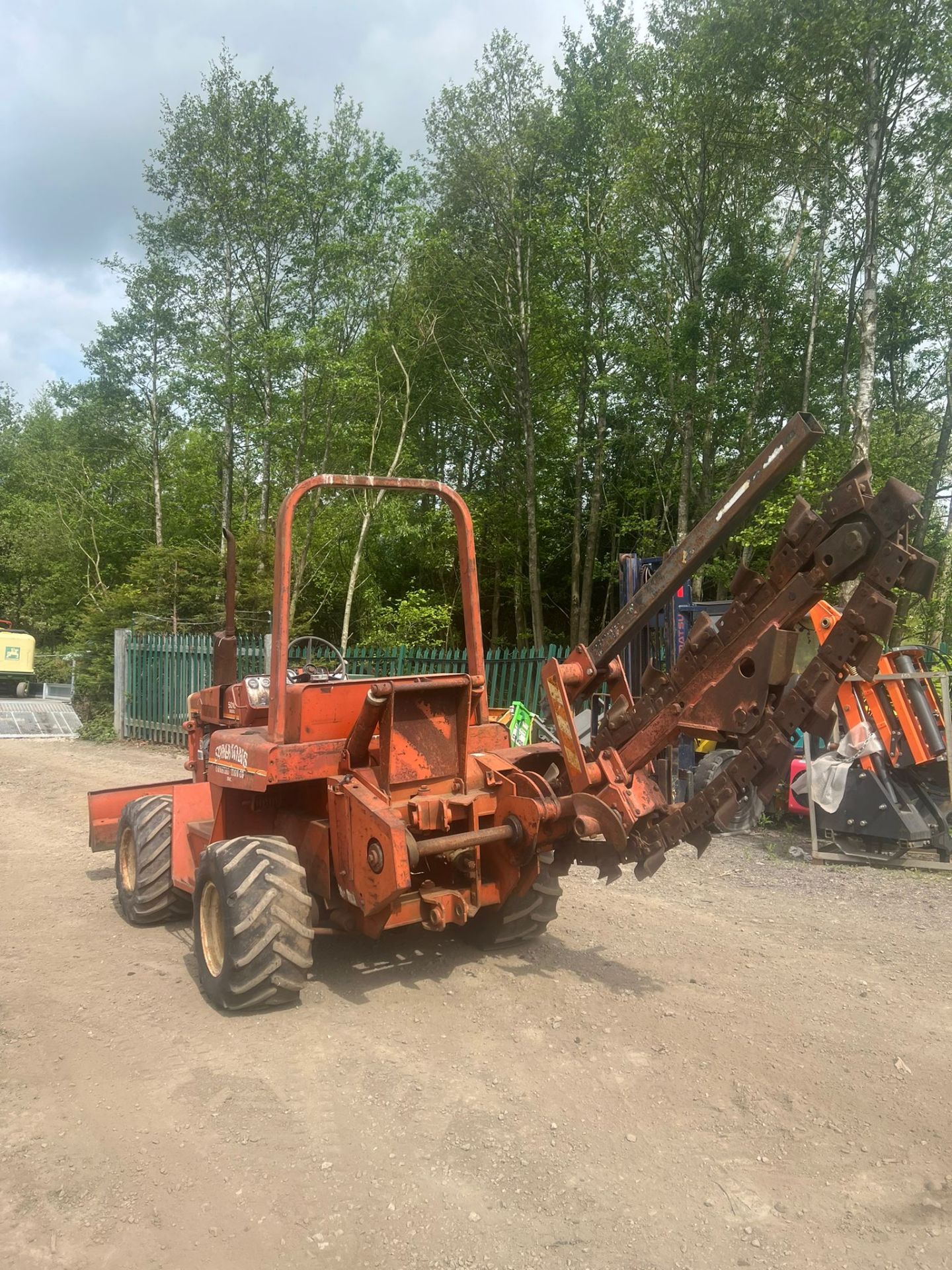 DITCHWITCH 5010 DIESEL TRENCHER, 4 WHEEL STEER, RUNS AND DRIVES "PLUS VAT" - Image 4 of 7