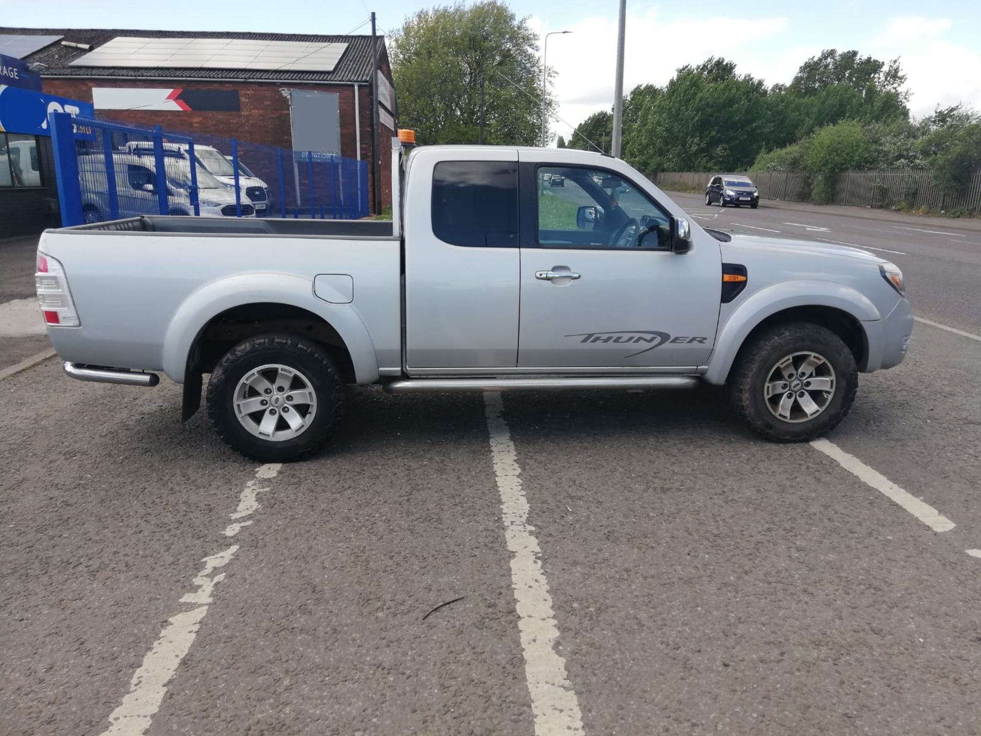 2010 60 FORD RANGER THUNDER 4X4 TDCI SILVER PICK UP, 93k miles, super cab, leather seats *PLUS VAT* - Image 5 of 9