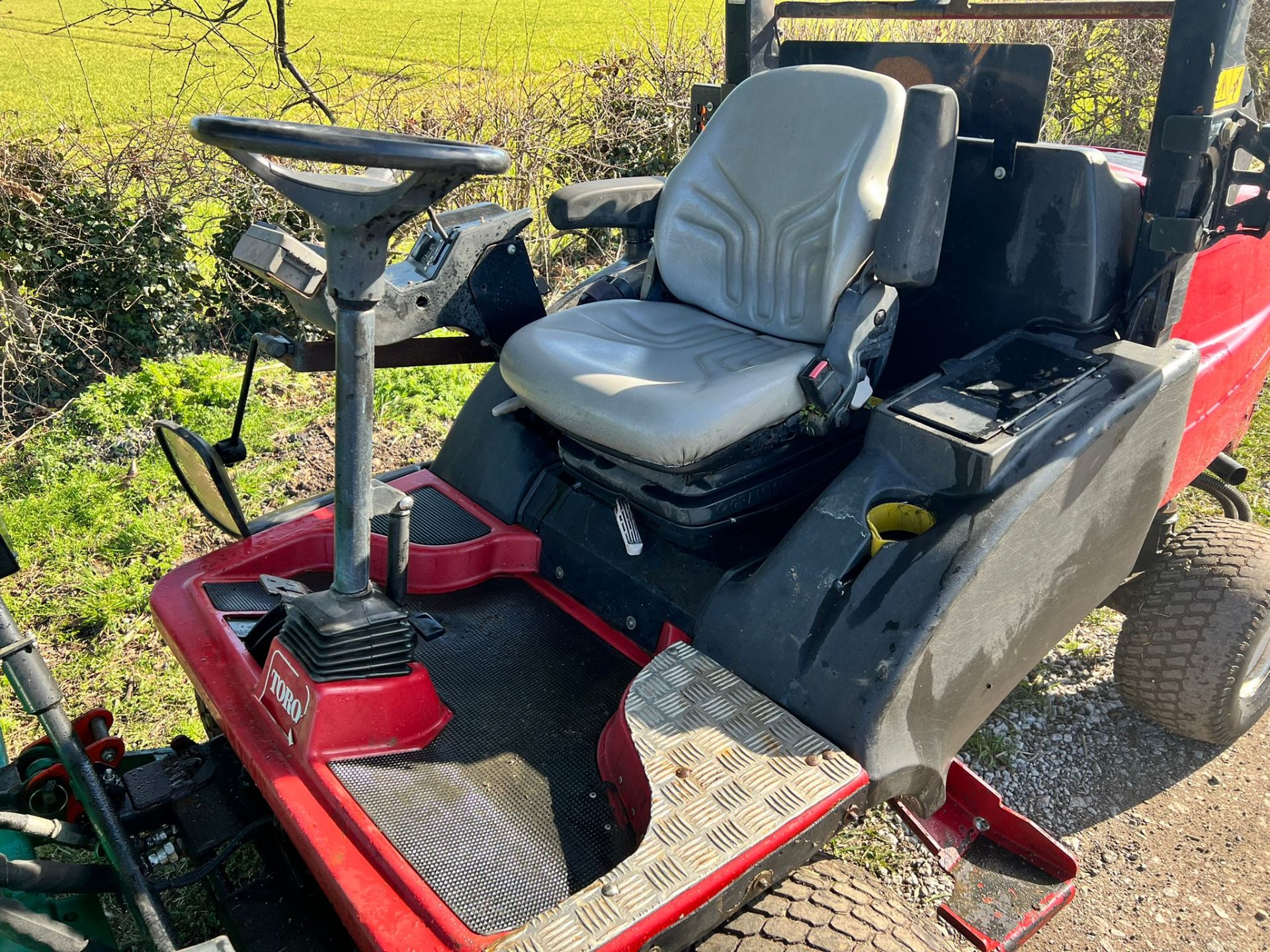 2015 Toro GM3400 4WD Diesel Ride On Mower, Runs Drives And Cuts *PLUS VAT* - Image 7 of 11