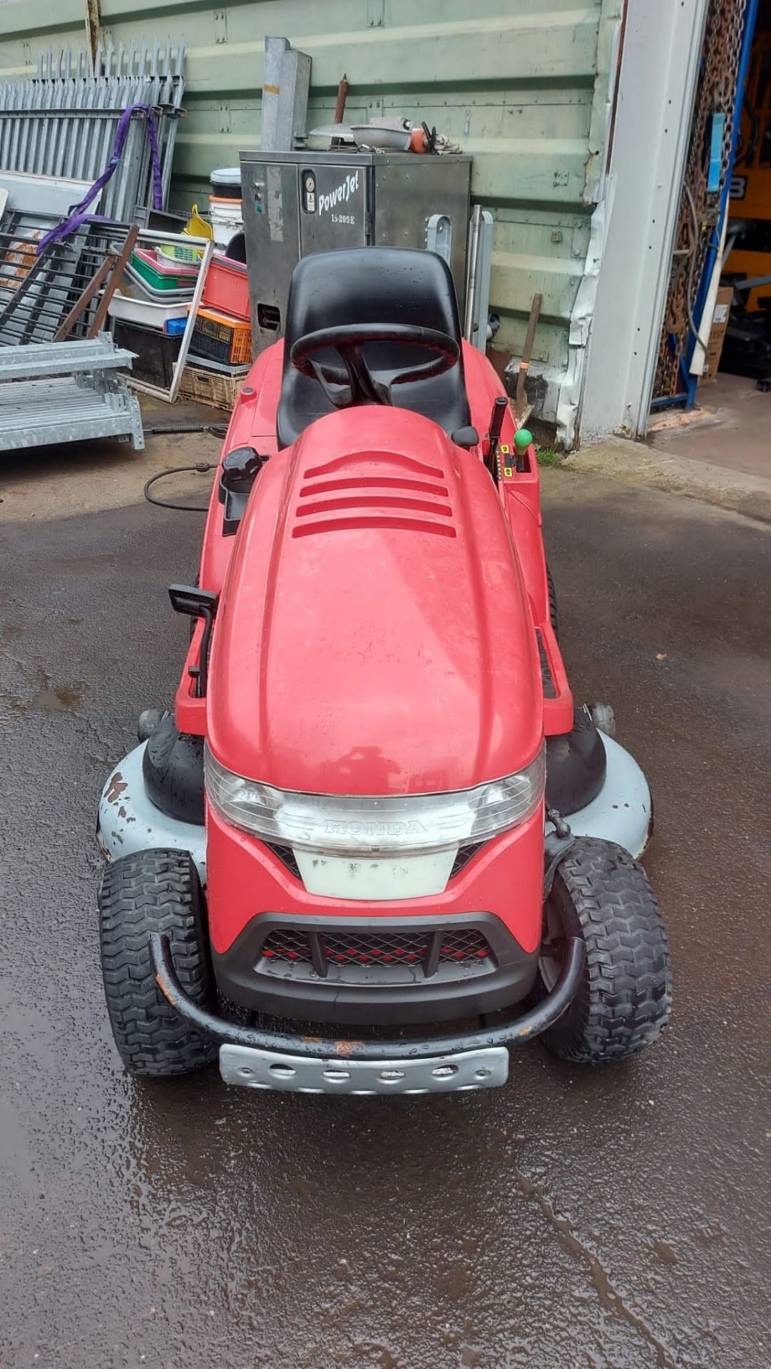 HONDA HF 2622 RIDE ON LAWN MOWER, WITH BOTH REAR DISCHARGE AND MULCHING BY MOVING LEVER *PLUS VAT* - Image 2 of 8