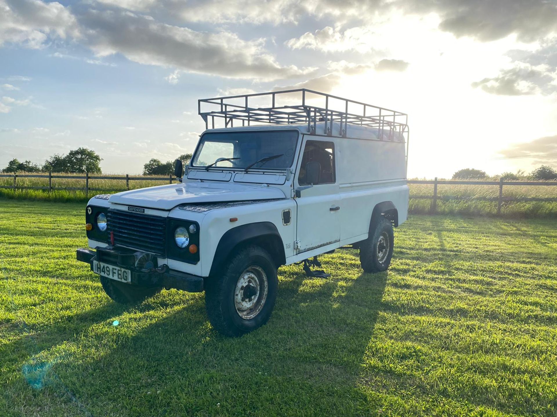 LAND ROVER 110 DEFENDER TURBO DIESEL WHITE 200TDI *NO VAT* - Image 2 of 12