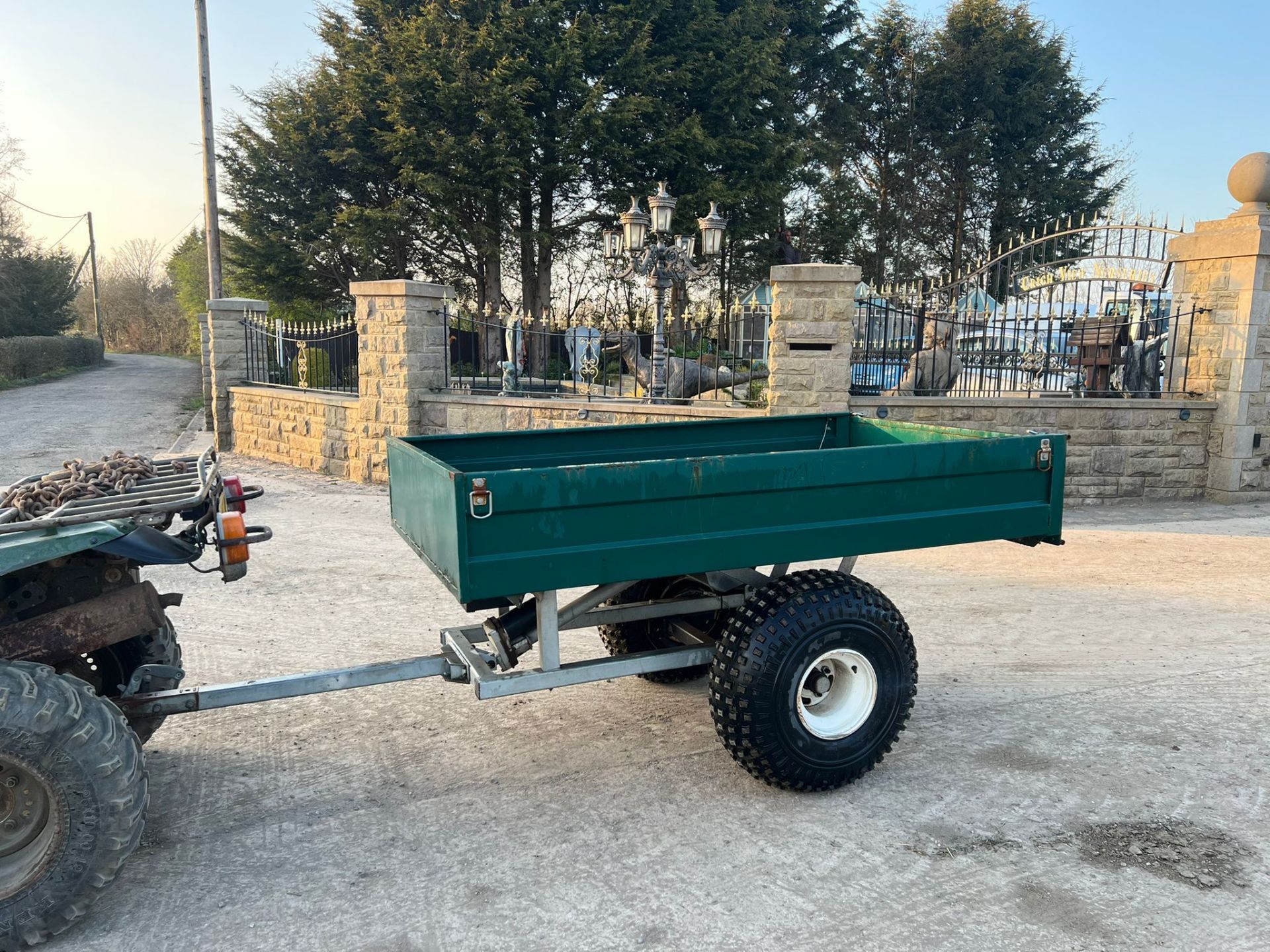 APACHE AGG1100 QUAD TIPPING TRAILER, GOOD TYRES *PLUS VAT* - Image 2 of 6