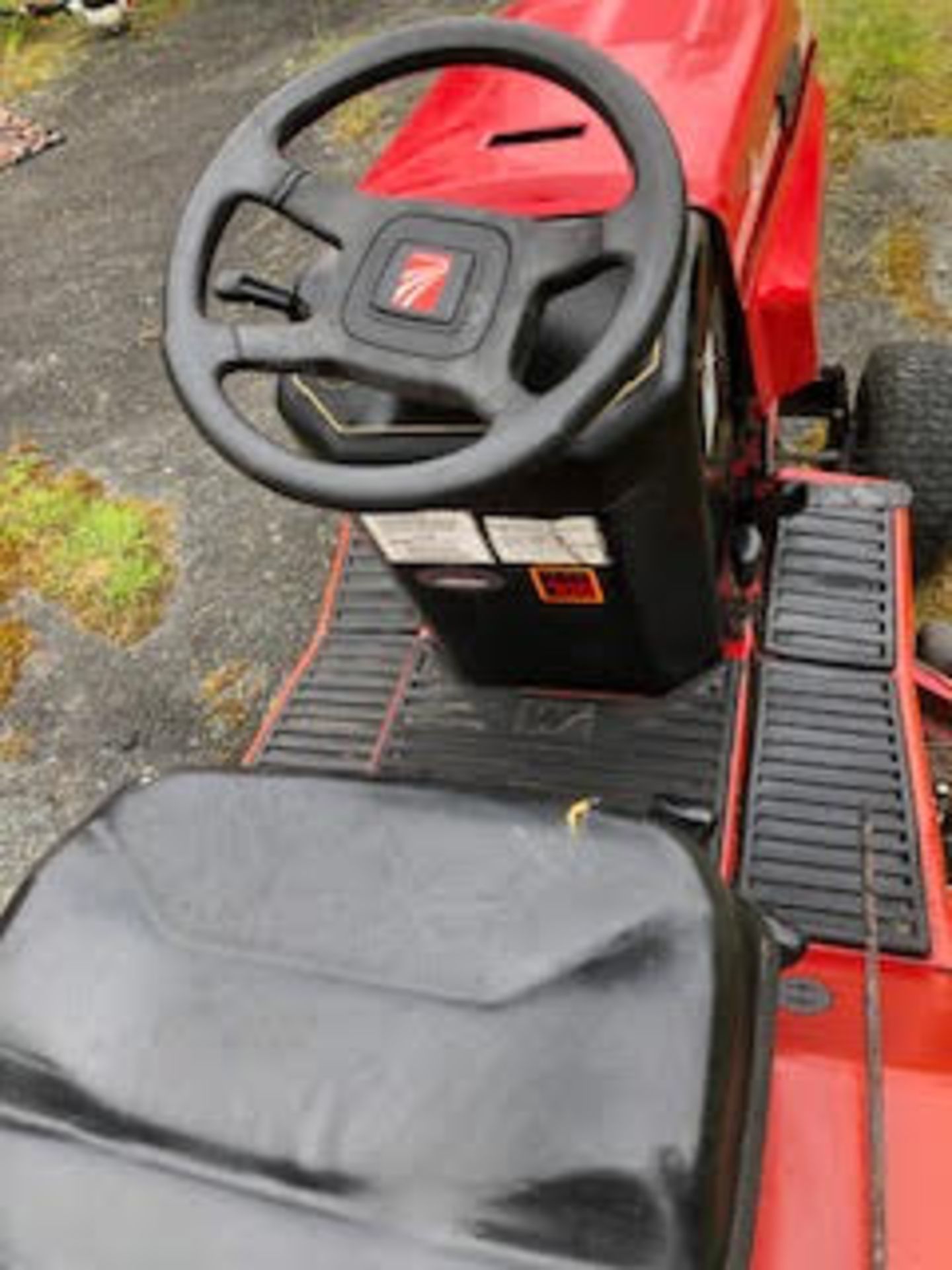 WESTWOOD SIT ON PETROL LAWN MOWER *NO VAT* - Image 5 of 6