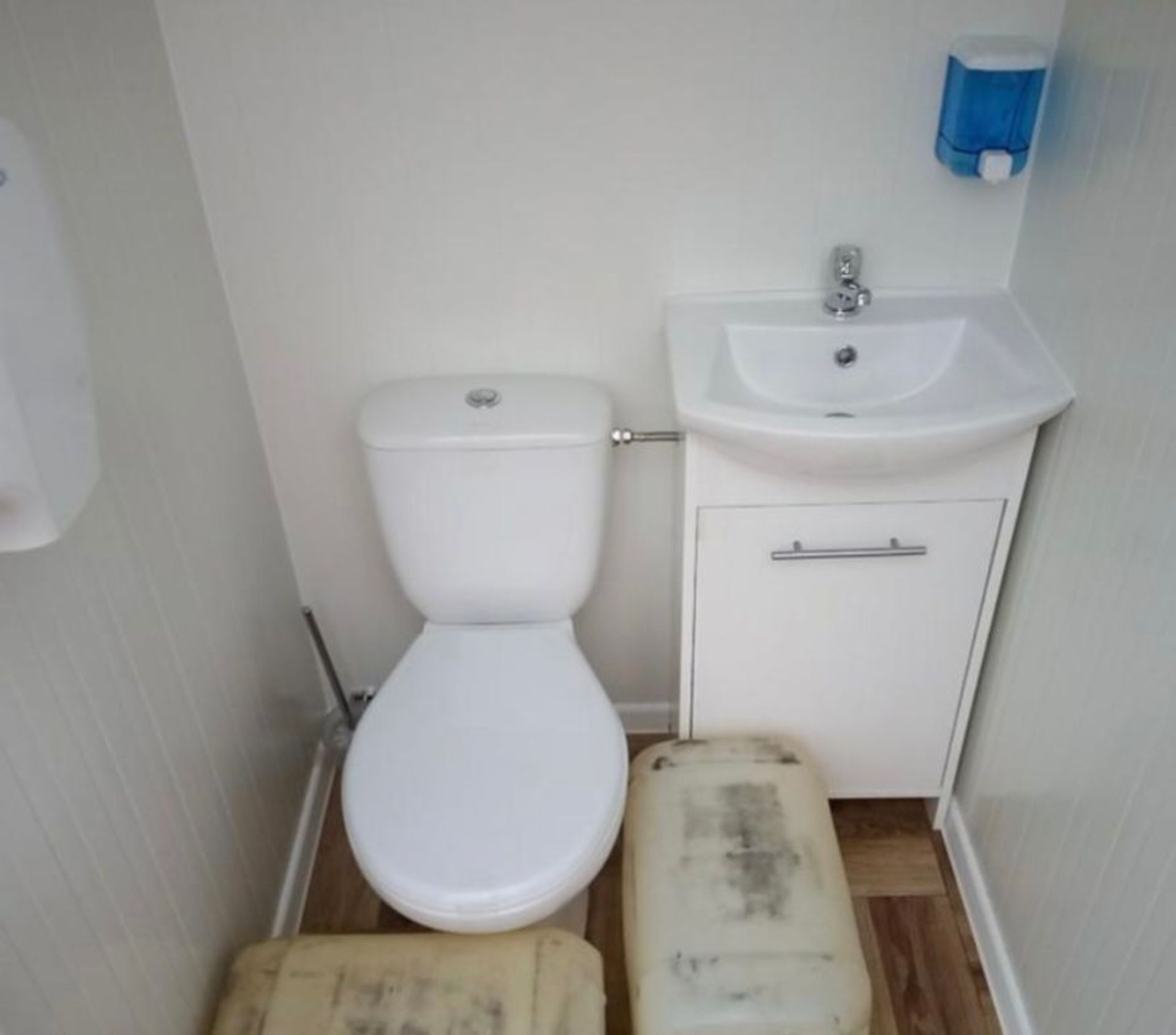 NEW AND UNUSED SINGLE CUBICLE UNISEX PORTABLE TOILET BLOCK *PLUS VAT* - Image 7 of 8