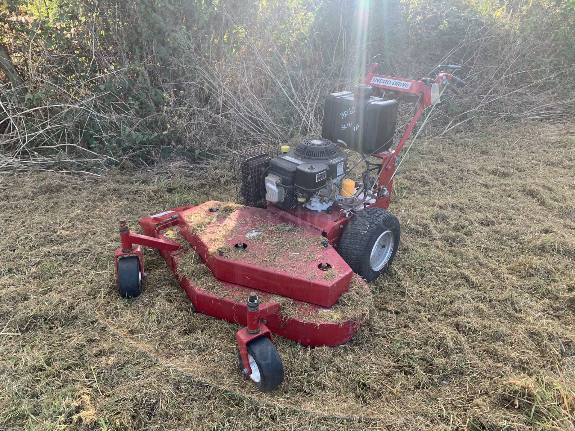 RED HYDROSTATIC 48" WALK BEHIND SELF PROPELLED PETROL MOWER, RUNS DRIVES AND CUTS WELL *PLUS VAT* - Image 2 of 9