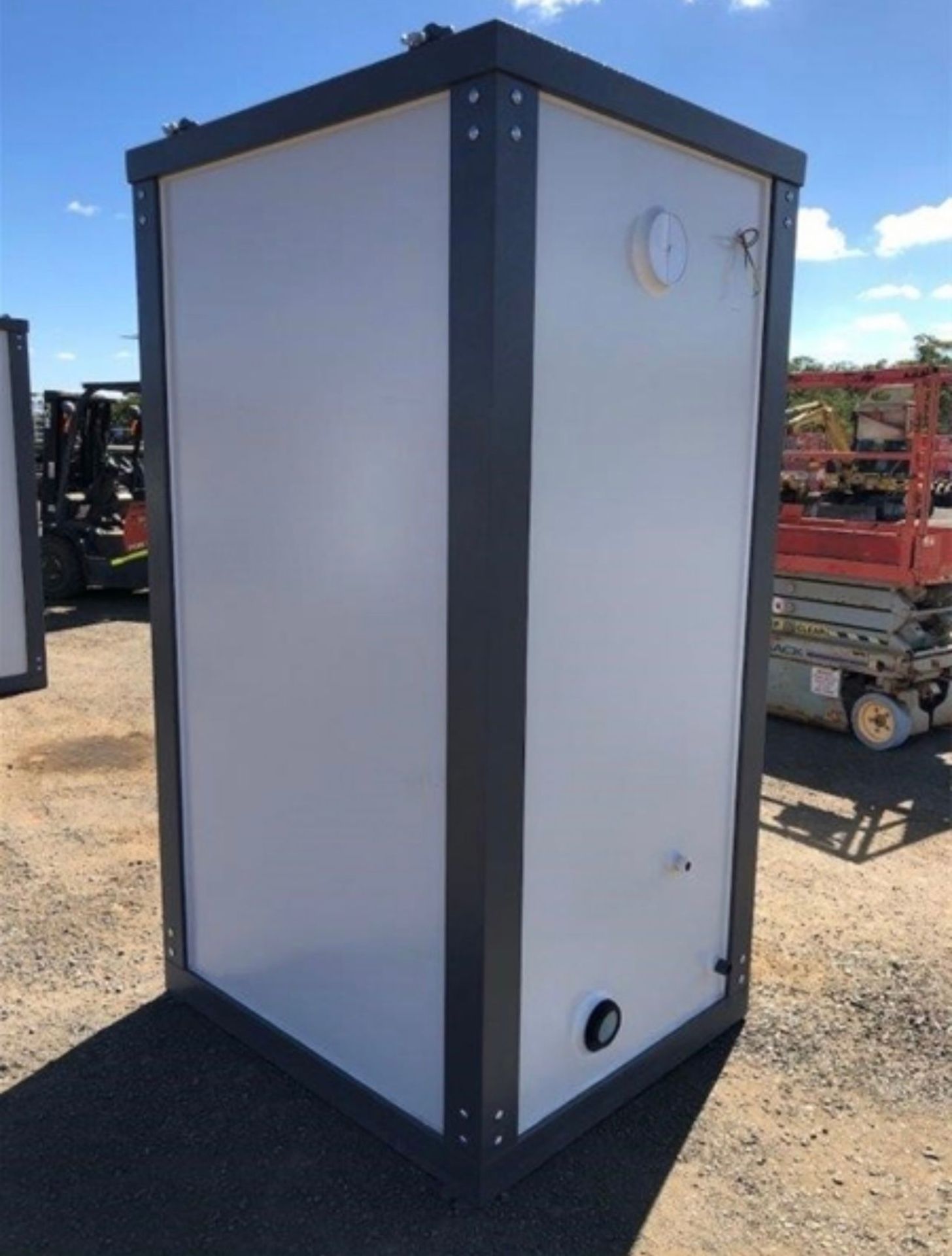 NEW AND UNUSED SINGLE CUBICLE UNISEX PORTABLE TOILET BLOCK *PLUS VAT* - Image 4 of 8