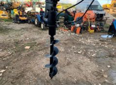 NEW AND UNUSED POSTHOLE BORER WITH AUGER, HYDRUALIC DRIVEN *PLUS VAT*