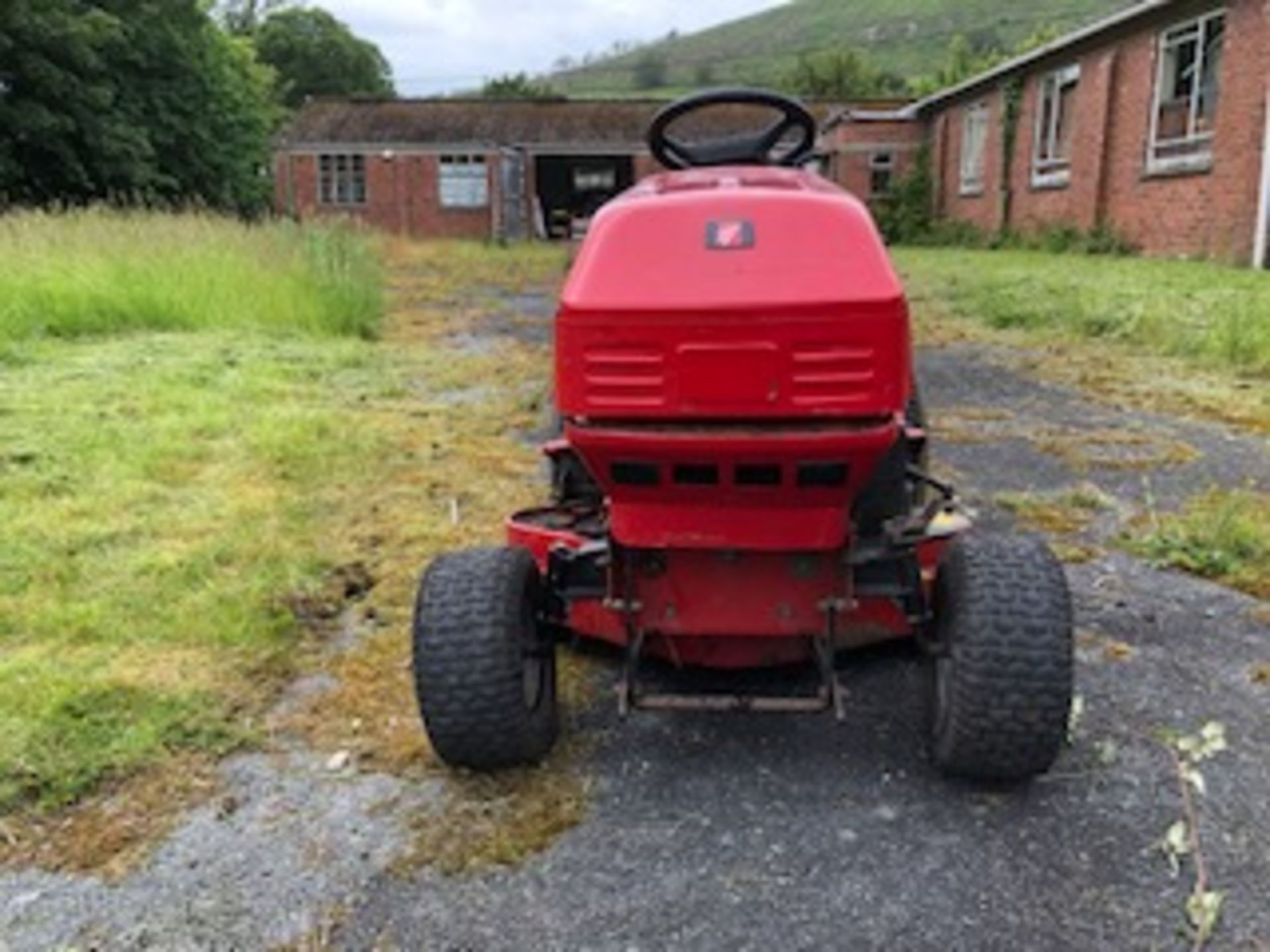 WESTWOOD SIT ON PETROL LAWN MOWER *NO VAT* - Image 2 of 6