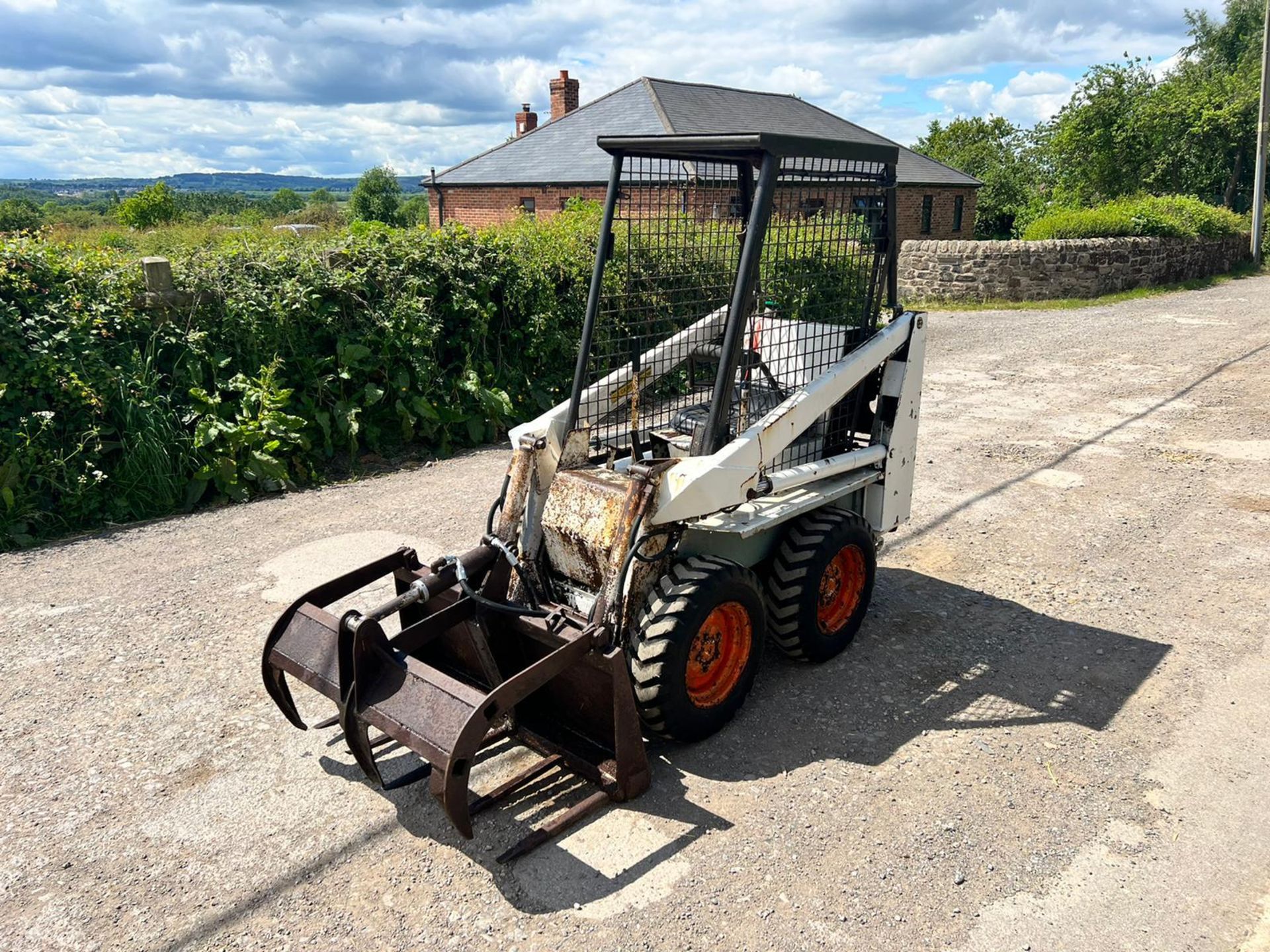 BOBCAT 315 SKIDSTEER WITH MUCK GRAB *PLUS VAT* - Image 4 of 10