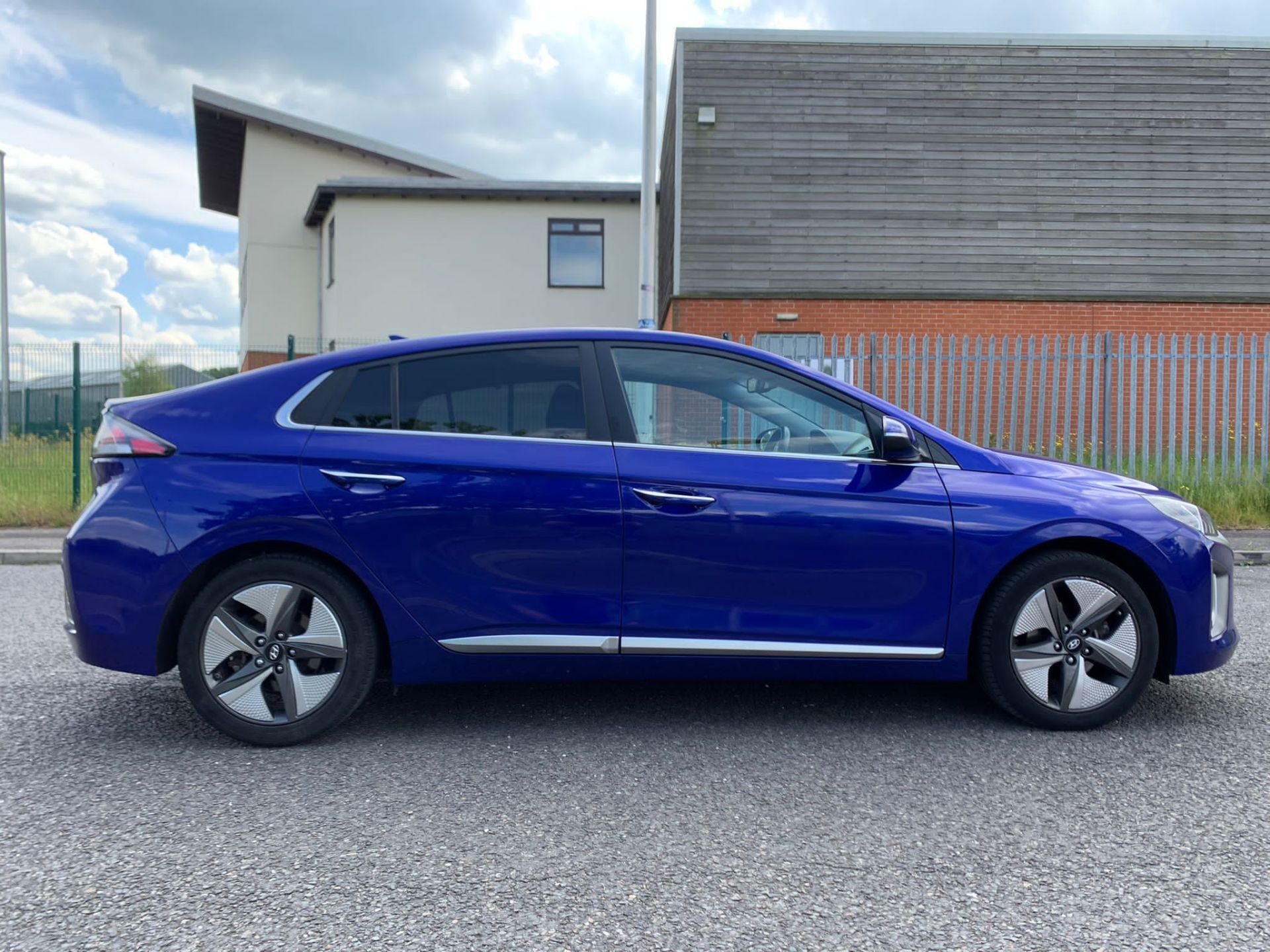 2019/69 HYUNDAI IONIQ PREMIUM SE HEV SEMI AUTO BLUE HATCHBACK, 9535 MILES *NO VAT* - Image 8 of 25